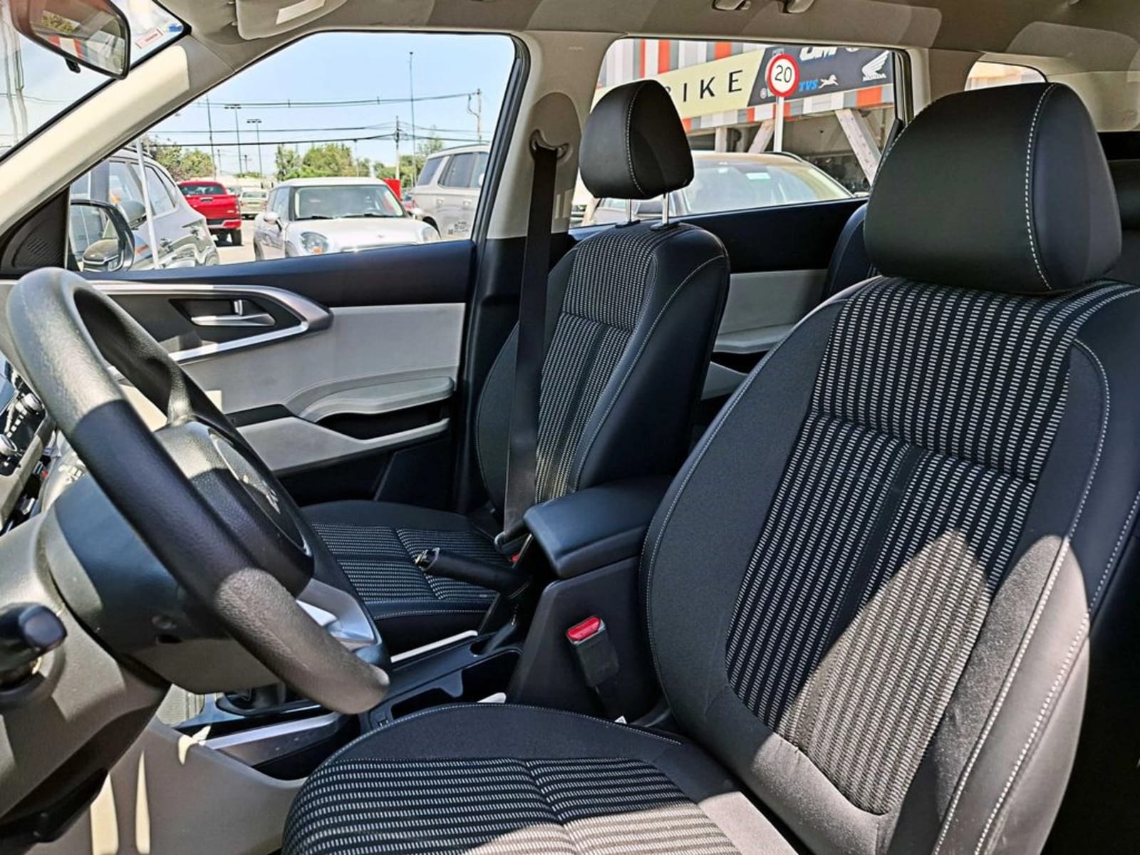 KIA CARENS LX 1.5 2023 - Imagen 10 de 19