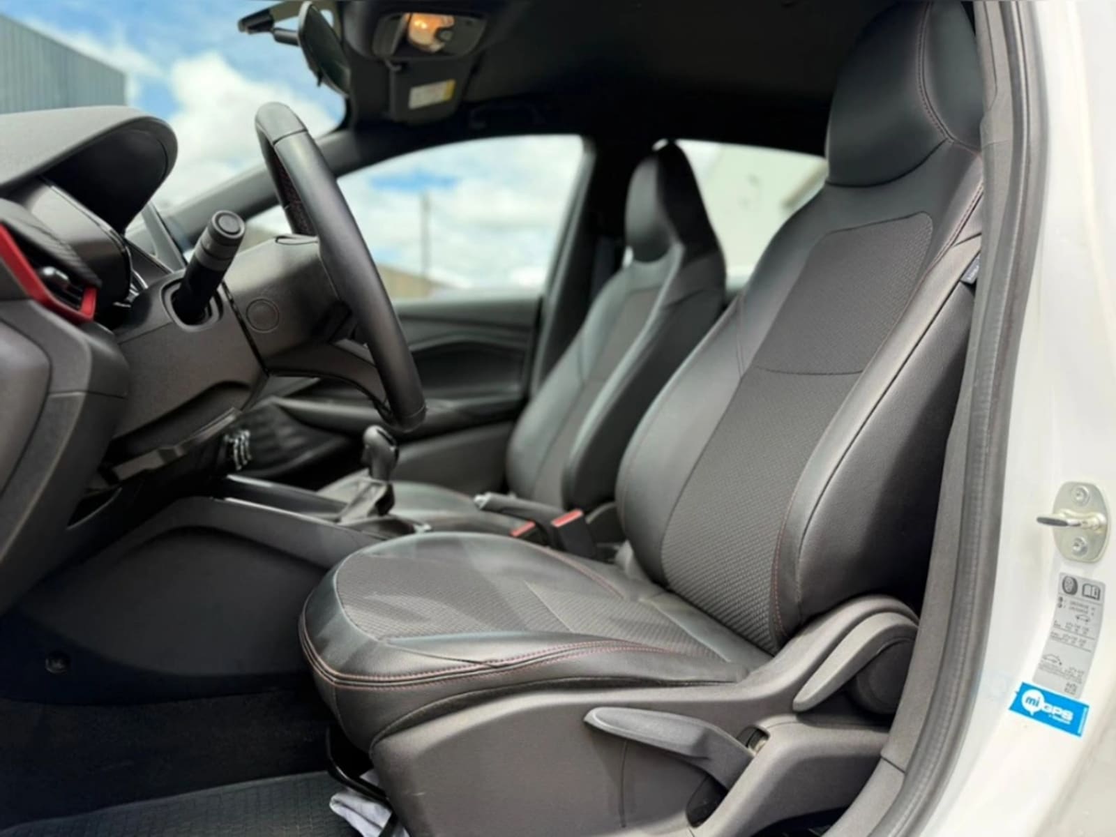 CHEVROLET ONIX 1.0T RS R 4X2 HB MT 5P 2024 - Imagen 10 de 20