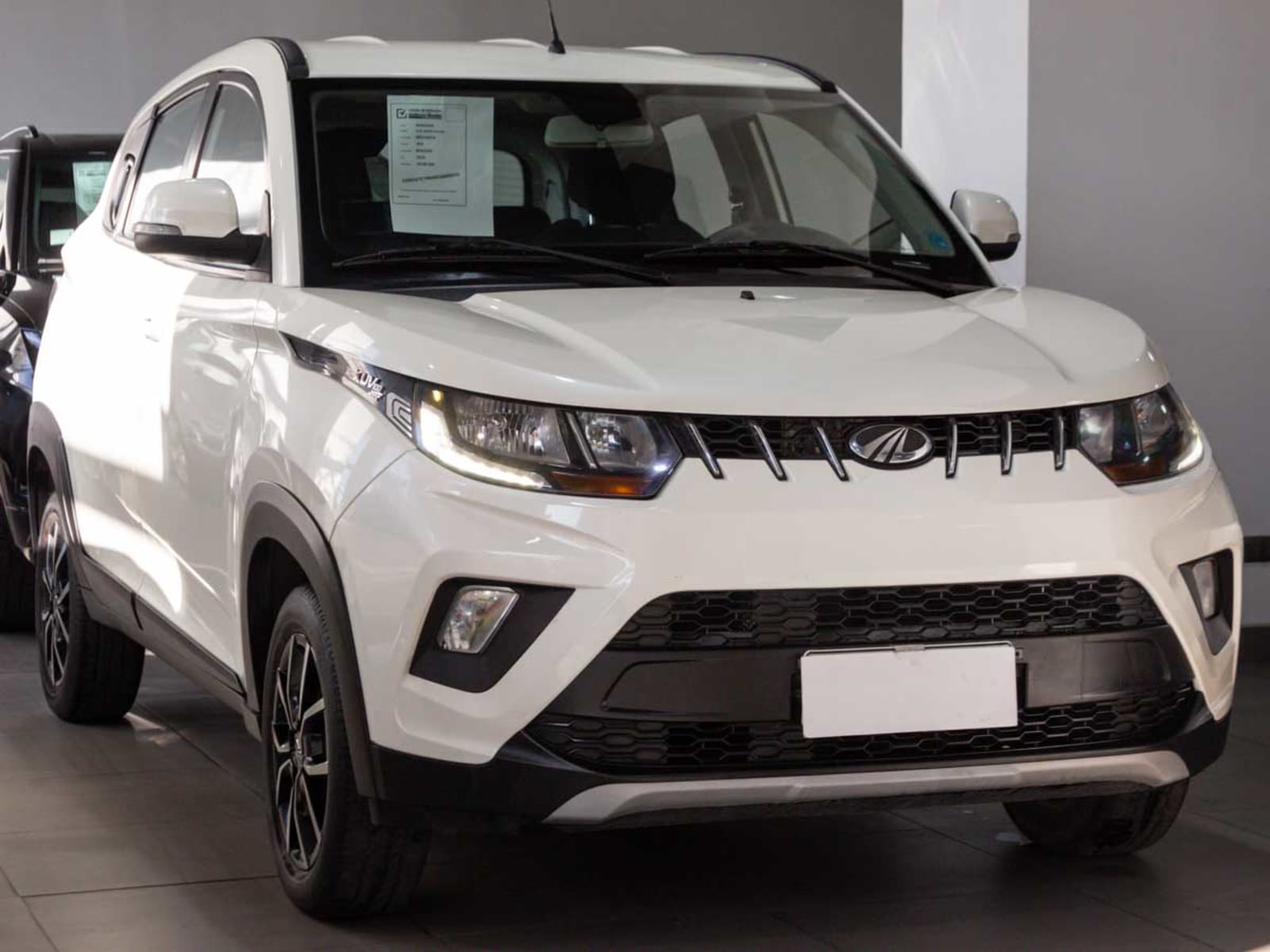 MAHINDRA KUV 100 MT DELUXE 2022 - Imagen 3 de 13