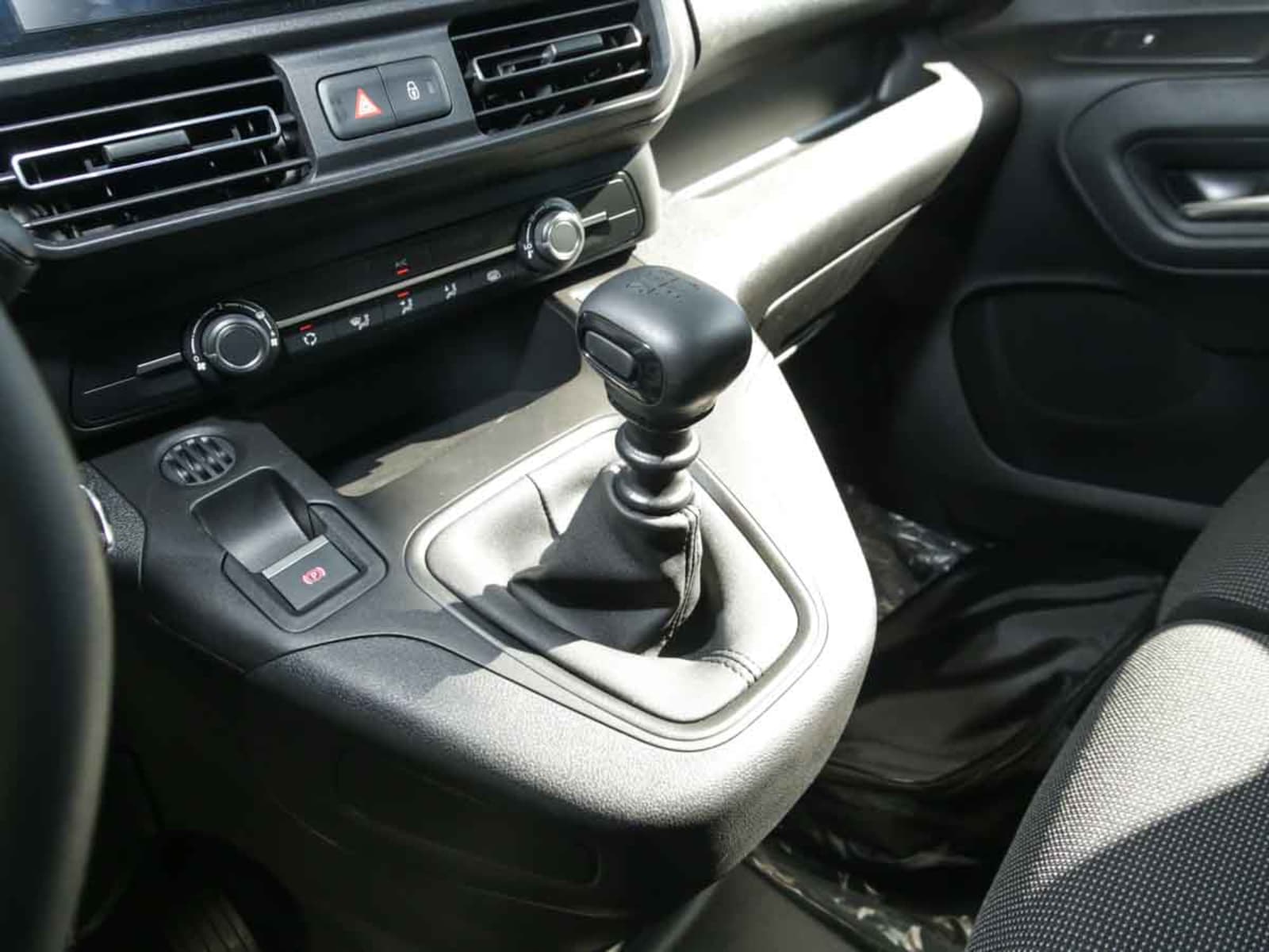 PEUGEOT PARTNER MCA L1 DIESEL 100HP MT 2026 - Imagen 9 de 13