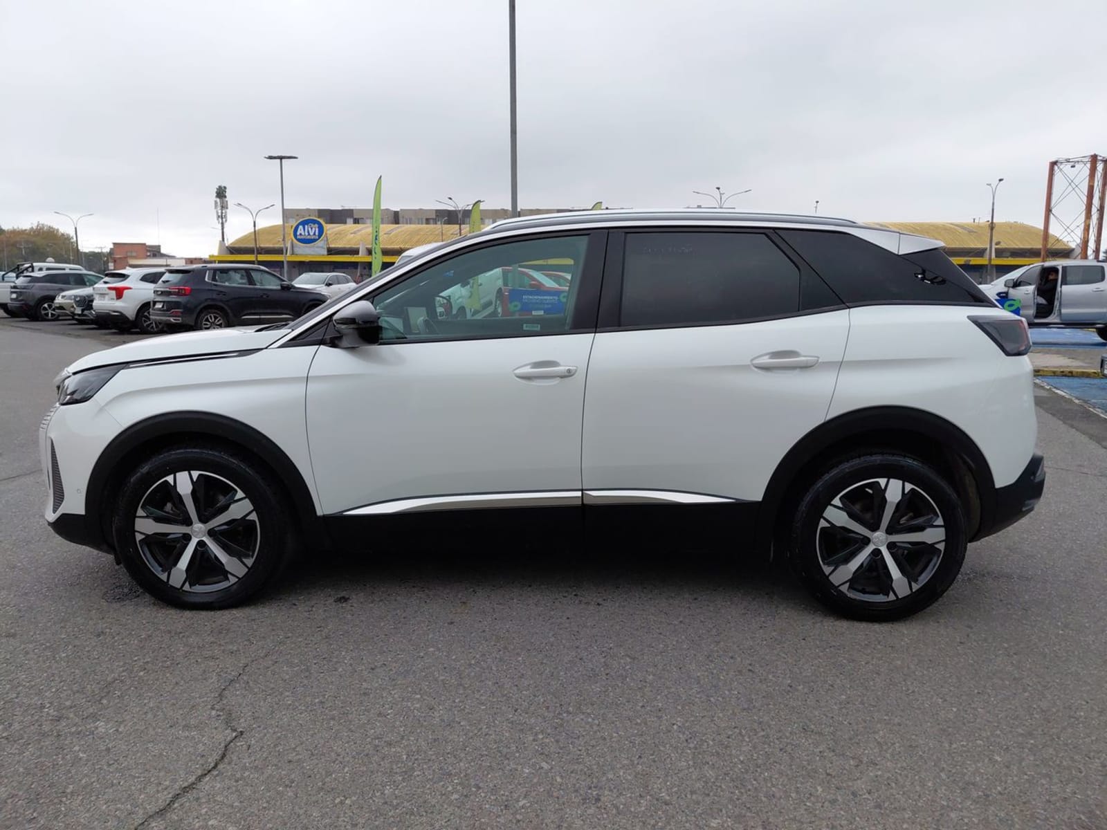 Peugeot 3008 1.6 Allure Pack Thp 165 4x2 Eat6 5p 2024 - Imagen 4 de 8