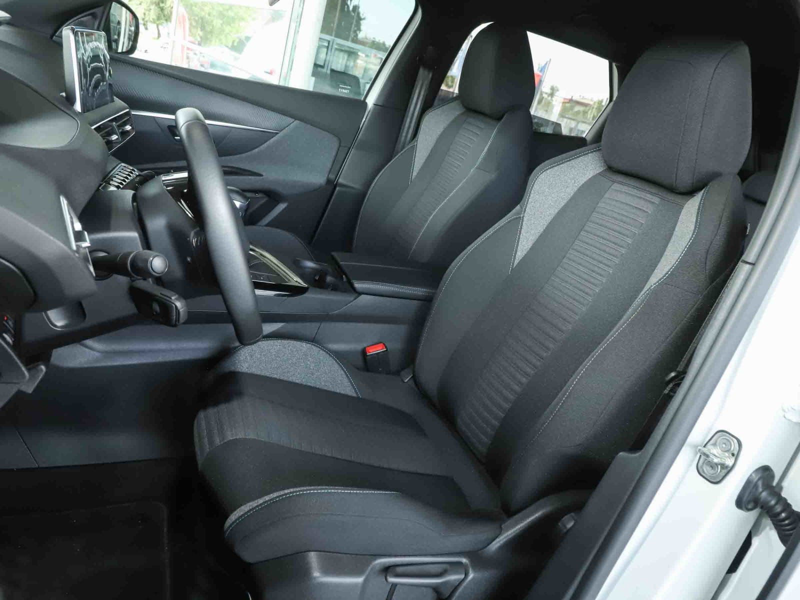PEUGEOT 3008 PURETECH 1.2 2025 - Imagen 10 de 13