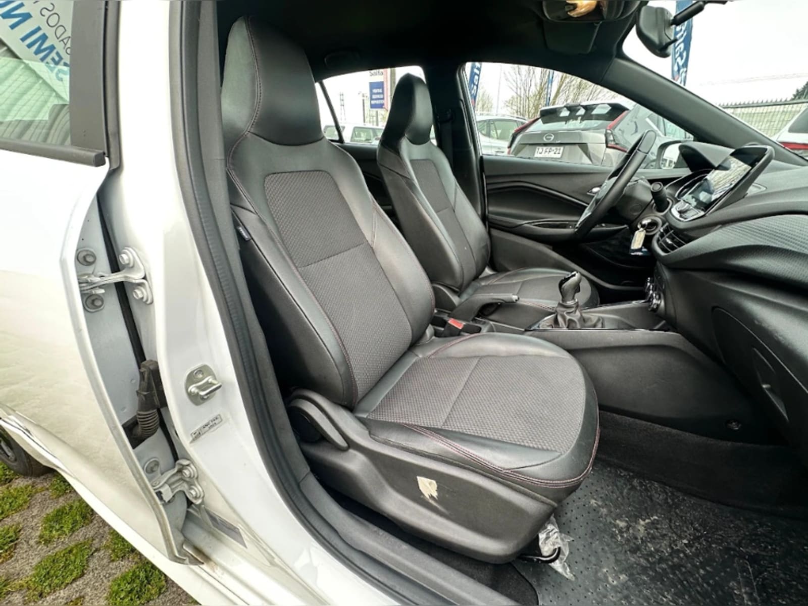 CHEVROLET ONIX 1.0T RS R 4X2 HB MT 5P 2024 - Imagen 11 de 20