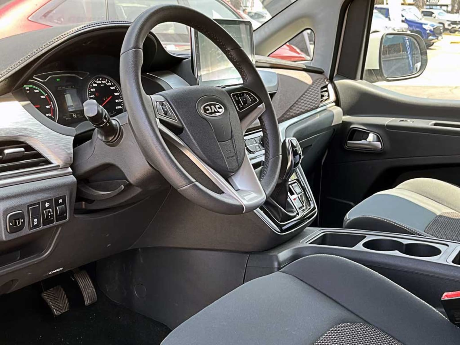 JAC REFINE (IN) 0.0 CARGO M3 AT ELECTRICO 2024 - Imagen 13 de 20