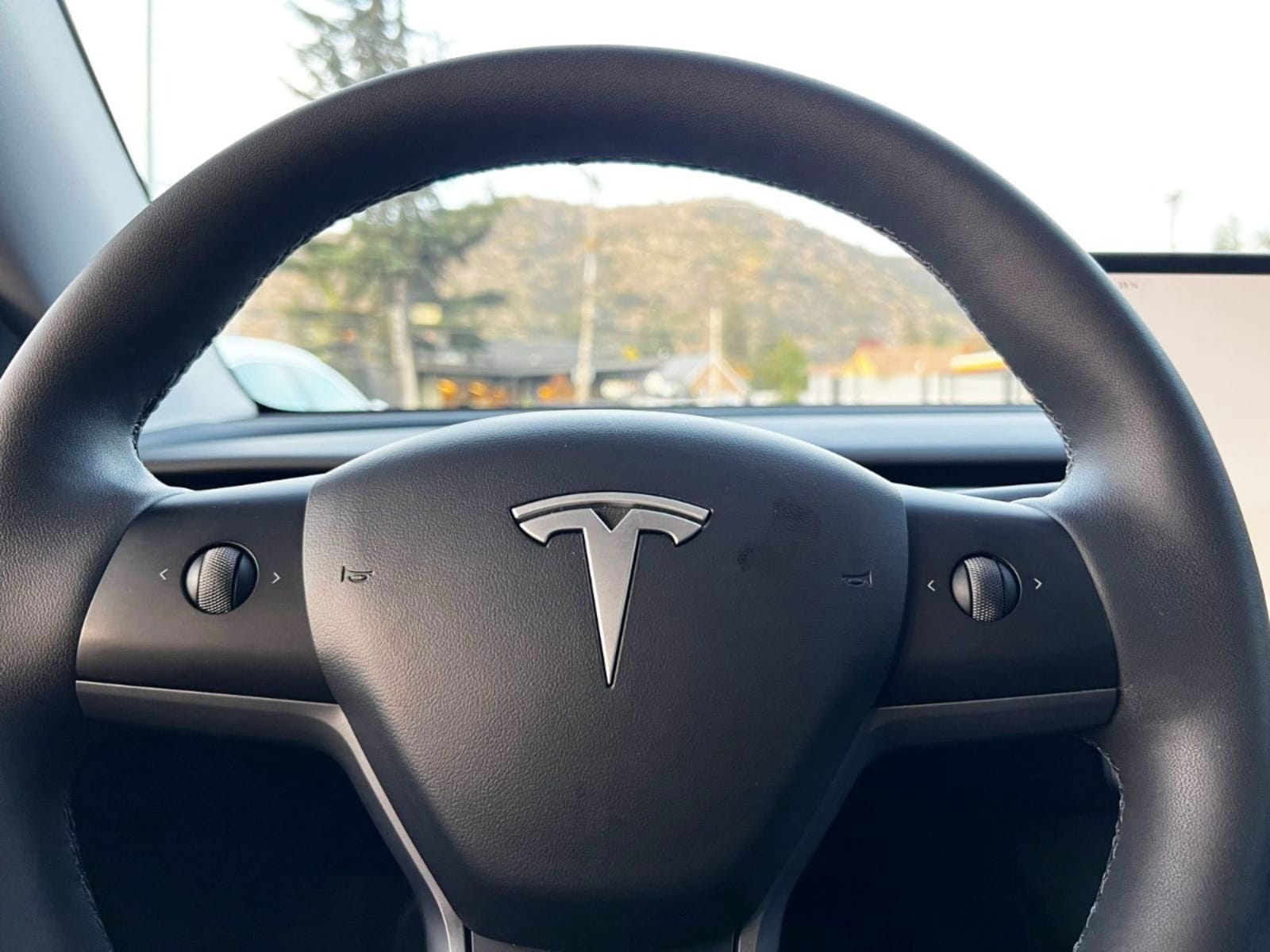 TESLA MODEL Y STANDART RANGE 2025 - Imagen 10 de 20
