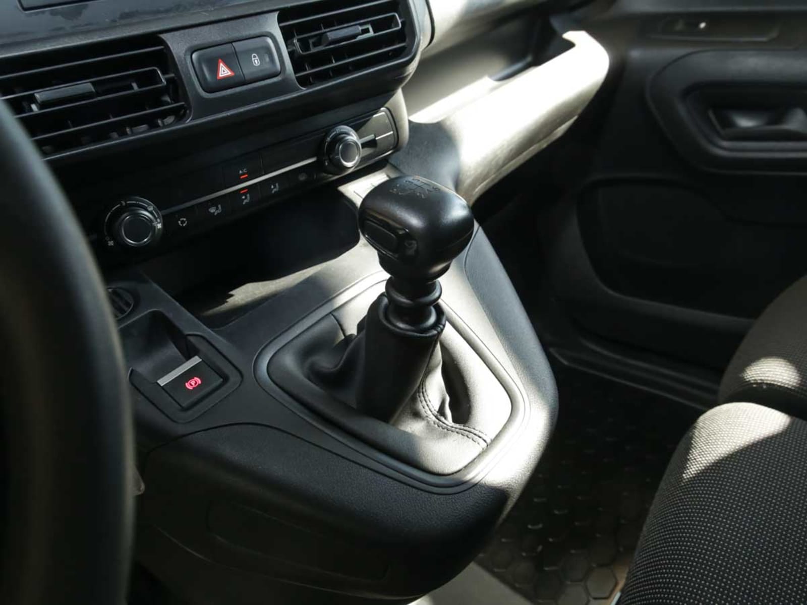 OPEL COMBO 1,5 TD 2024 - Imagen 9 de 13