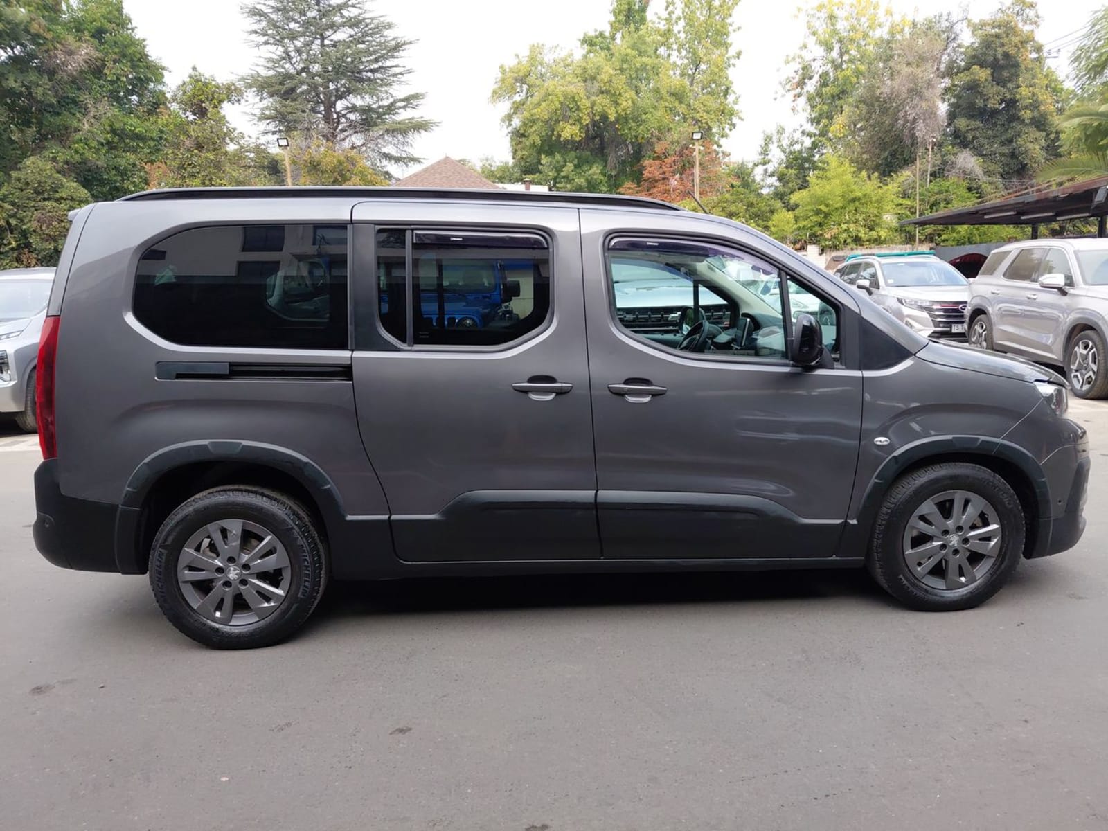 Peugeot Rifter 1.6 Allure Bluehdi Diesel 100hp 4x2 Mt6 5p 2024 - Imagen 8 de 8