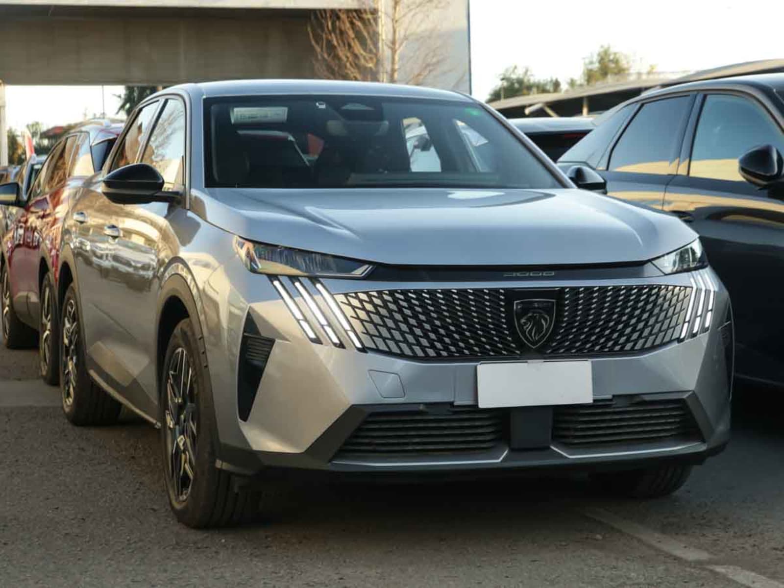 PEUGEOT NEW 3008 ALLURE HYBRID 136HP AT 2025 - Imagen 3 de 13