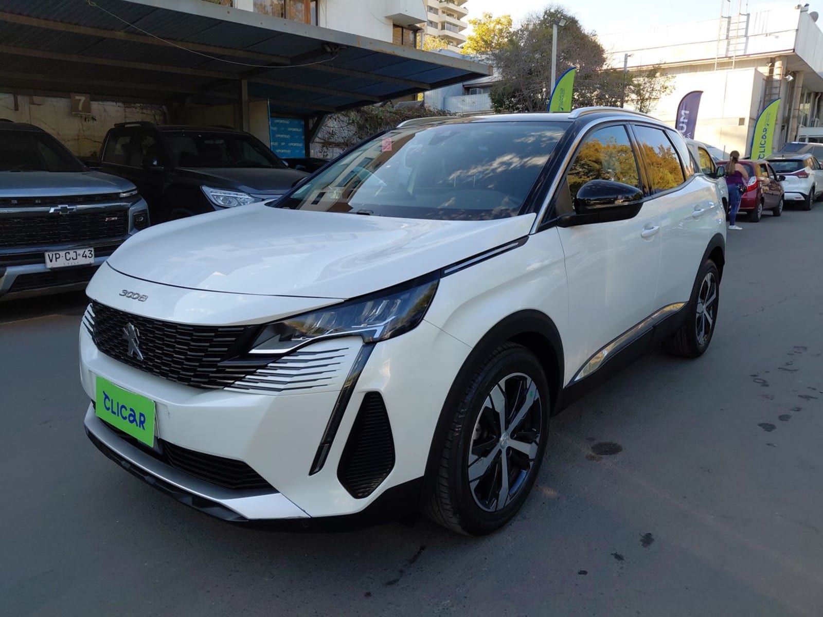 Peugeot 3008 1.5 Allure Pack Bluehdi 130 4x2 Eat8 5p 2022 - Imagen 3 de 8