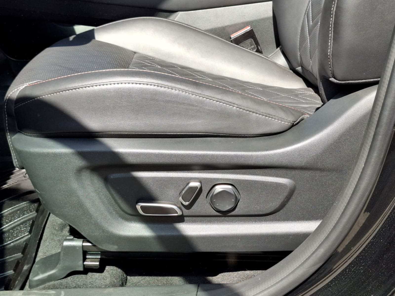 CHANGAN UNI-K 2.0 T LUXURY AT 2026 - Imagen 15 de 18