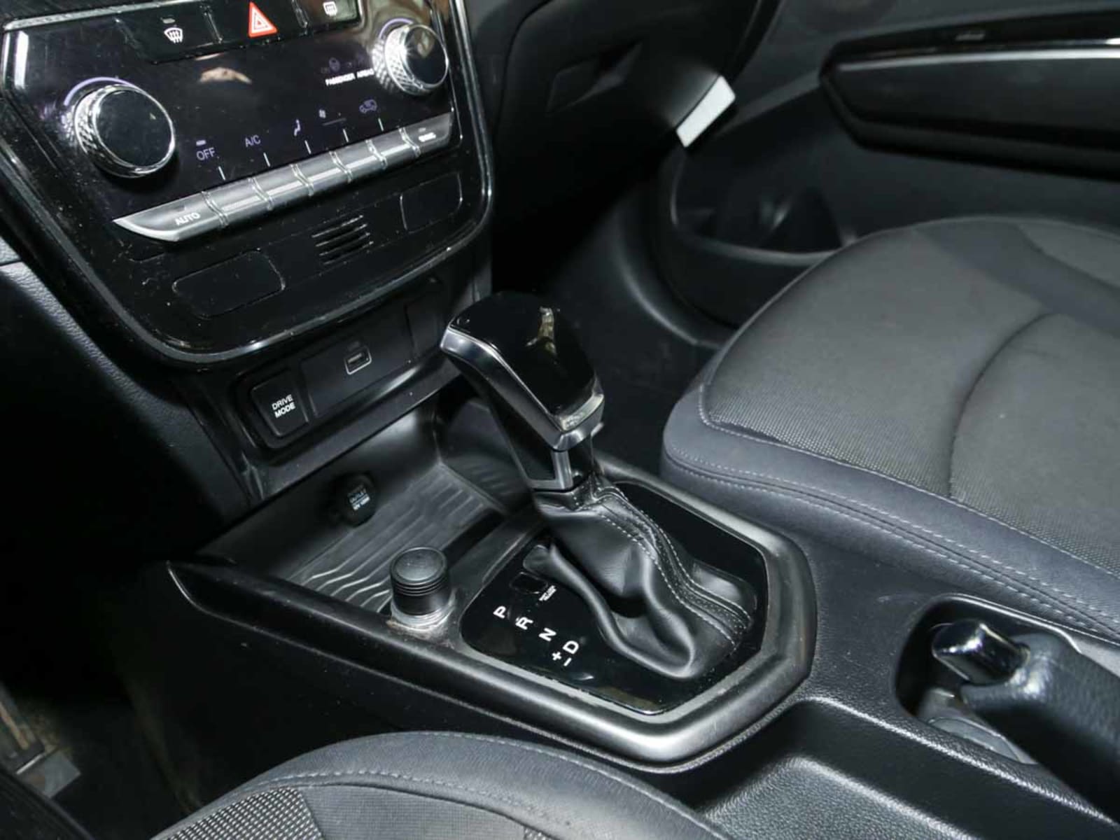 SSANGYONG TIVOLI LIMITED 1.6 6AT 2WD 6 AB 2023 - Imagen 9 de 13