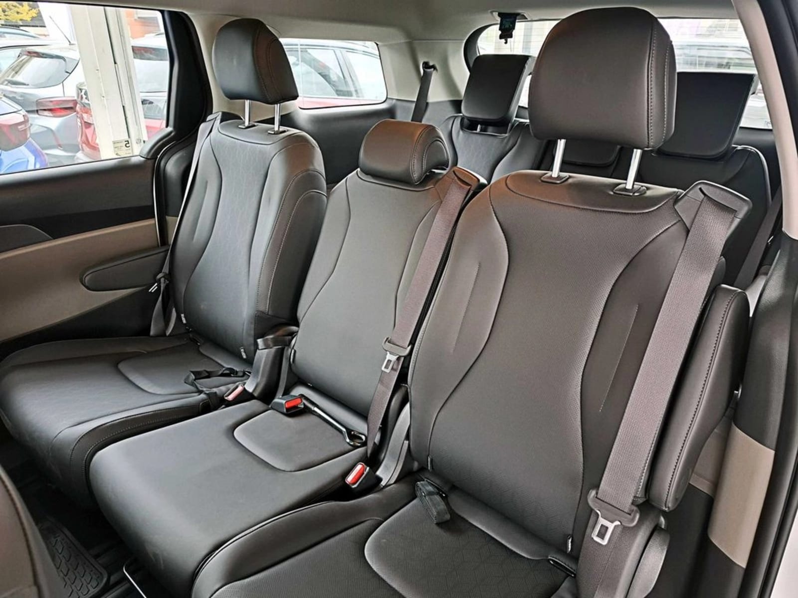 KIA CARNIVAL 2.2 EX DIESEL 4X2  AT 5P 2025 - Imagen 13 de 20