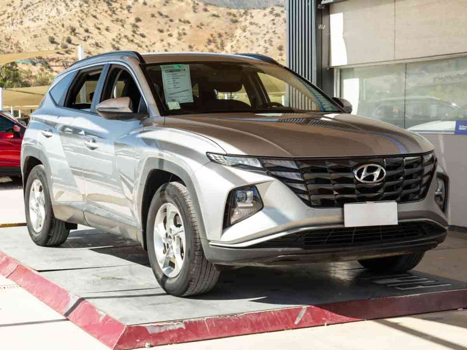 HYUNDAI TUCSON NX4 2.0 MT PLUS 2023 - Imagen 3 de 13