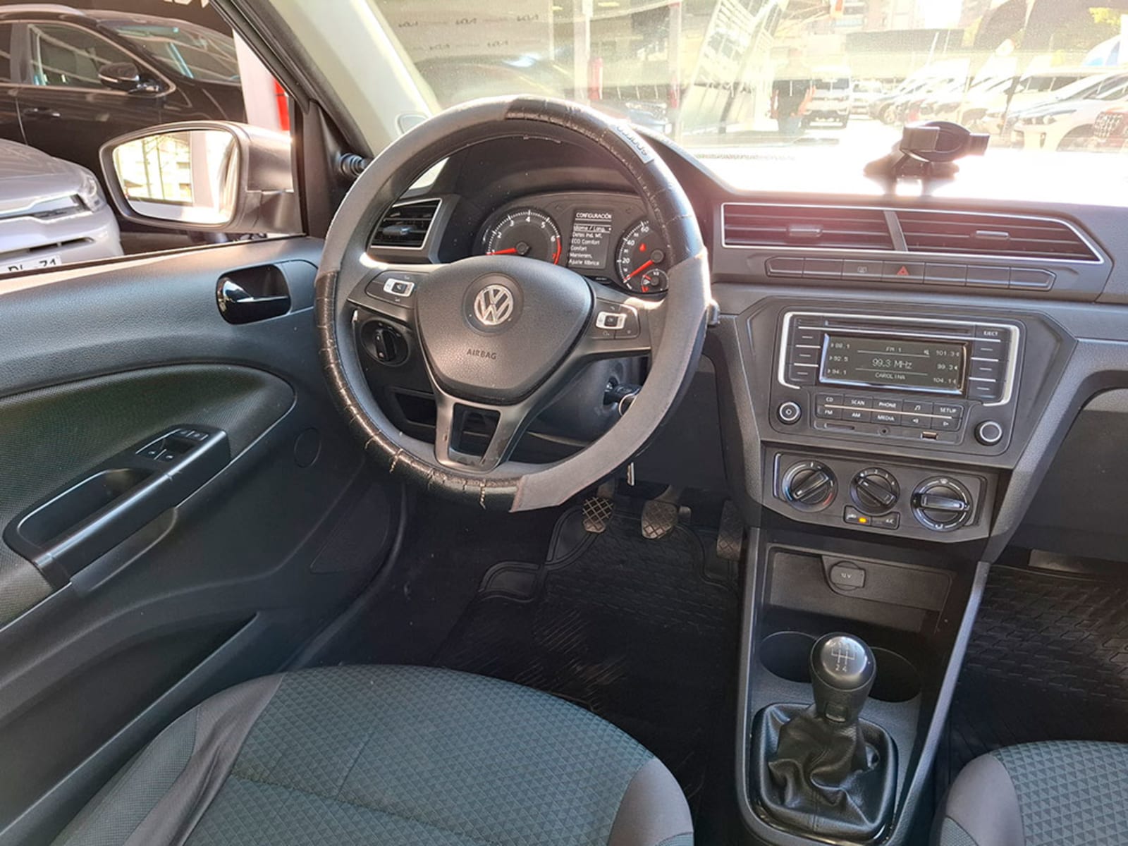 VOLKSWAGEN VOYAGE 1.6 TRENDLINE 2023 - Imagen 8 de 20