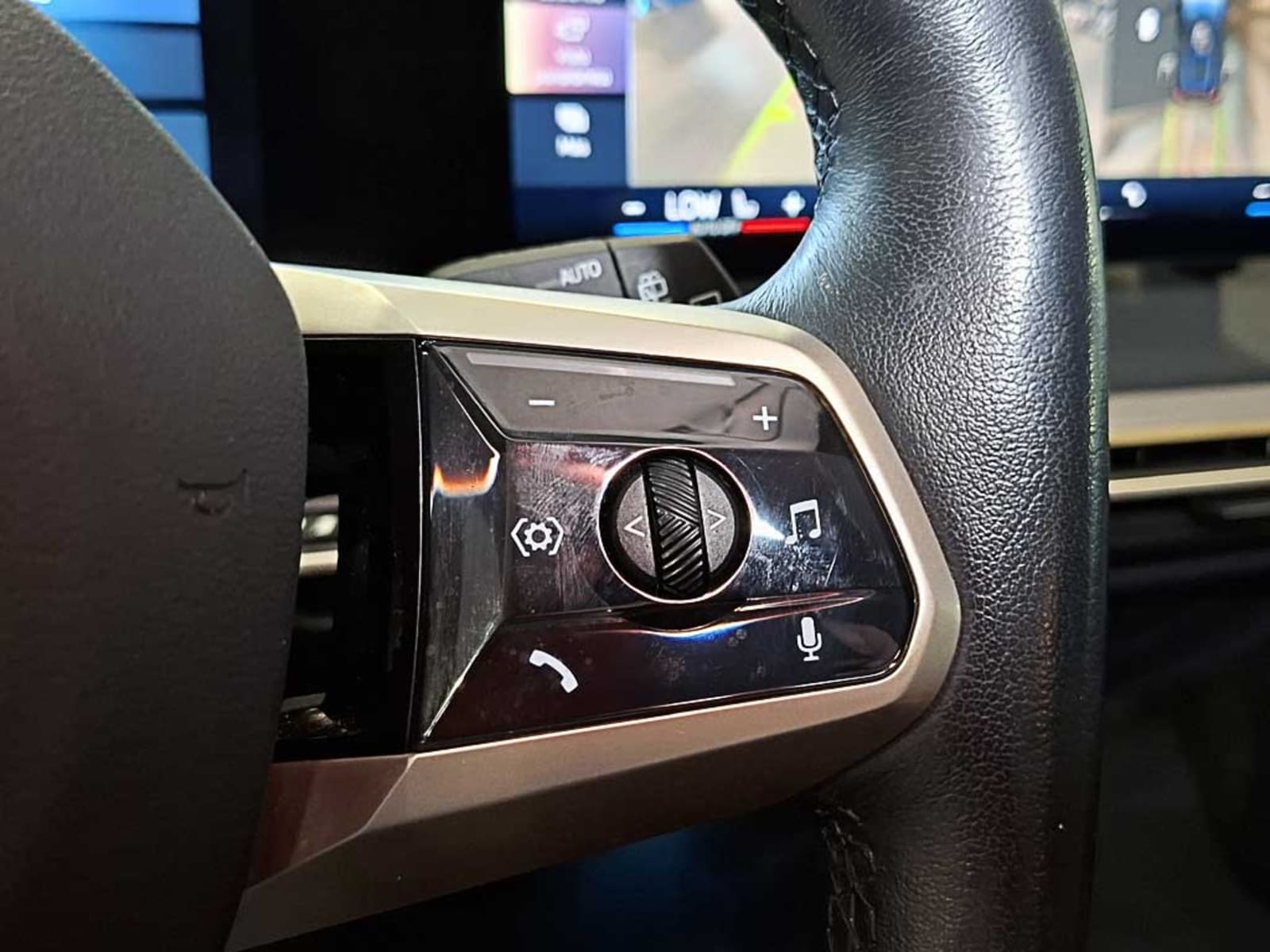 BMW IX 0.0 XDRIVE40 SUITE AT 4X4 ELECTRICO 2023 - Imagen 19 de 20