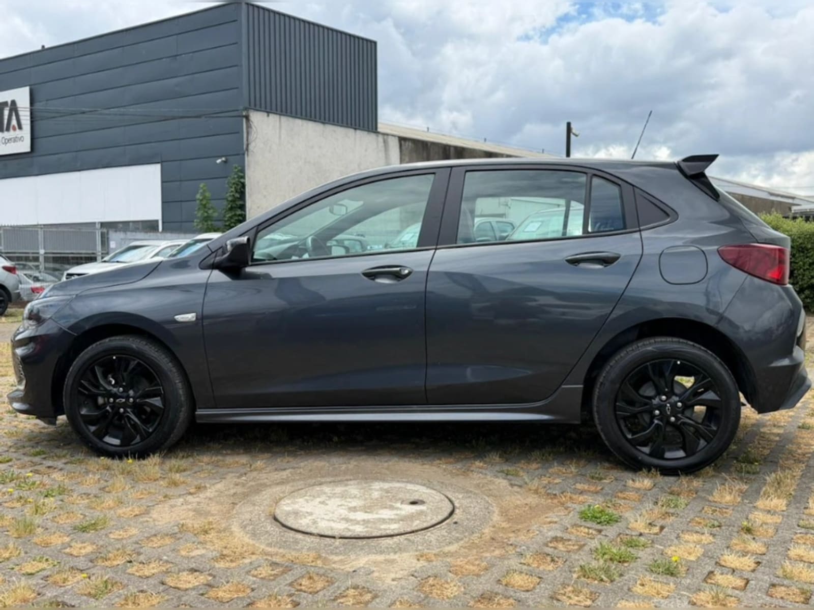 CHEVROLET ONIX 1.0T RS R 4X2 HB MT 5P 2024 - Imagen 8 de 20