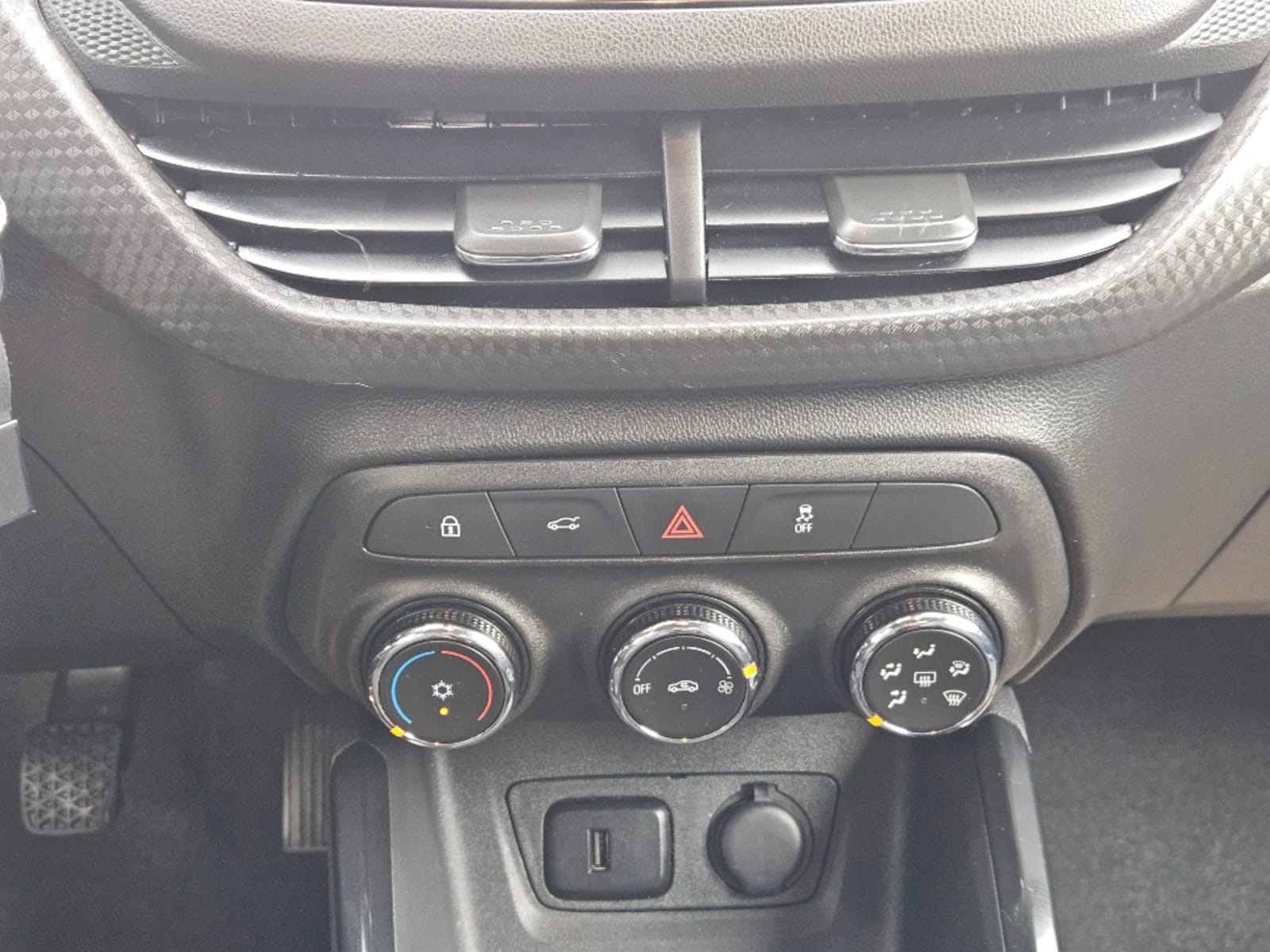 CHEVROLET ONIX 1.0T RS R 4X2 HB MT 5P 2024 - Imagen 17 de 20