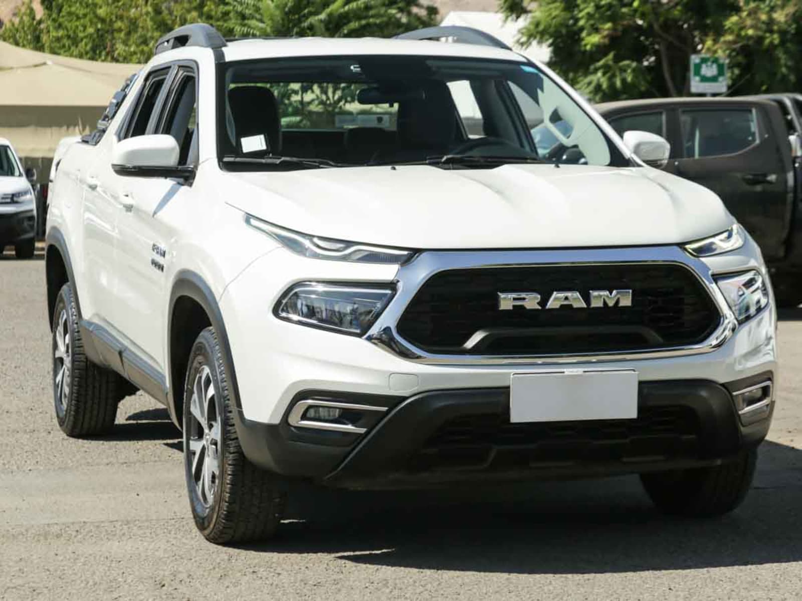 RAM 1000 BIG HORN 1.8 AUT 2023 - Imagen 3 de 14