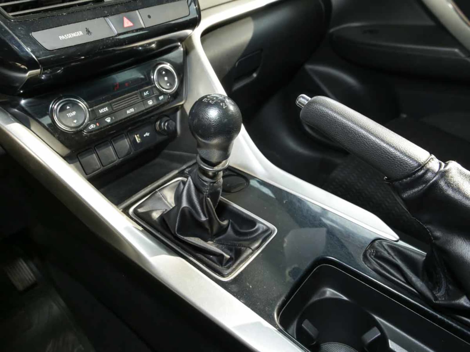MITSUBISHI ECLIPSE CROSS RX 1.5 4X2 MEC. 2021 - Imagen 9 de 13