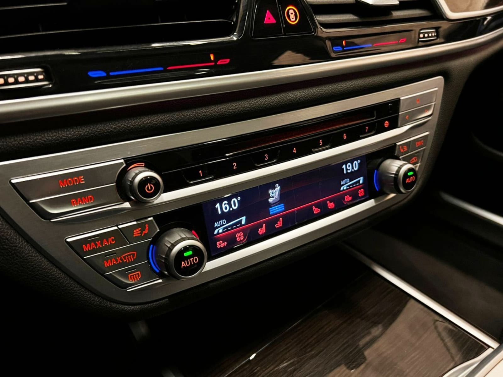 BMW 740 3.0 2019 - Imagen 19 de 20