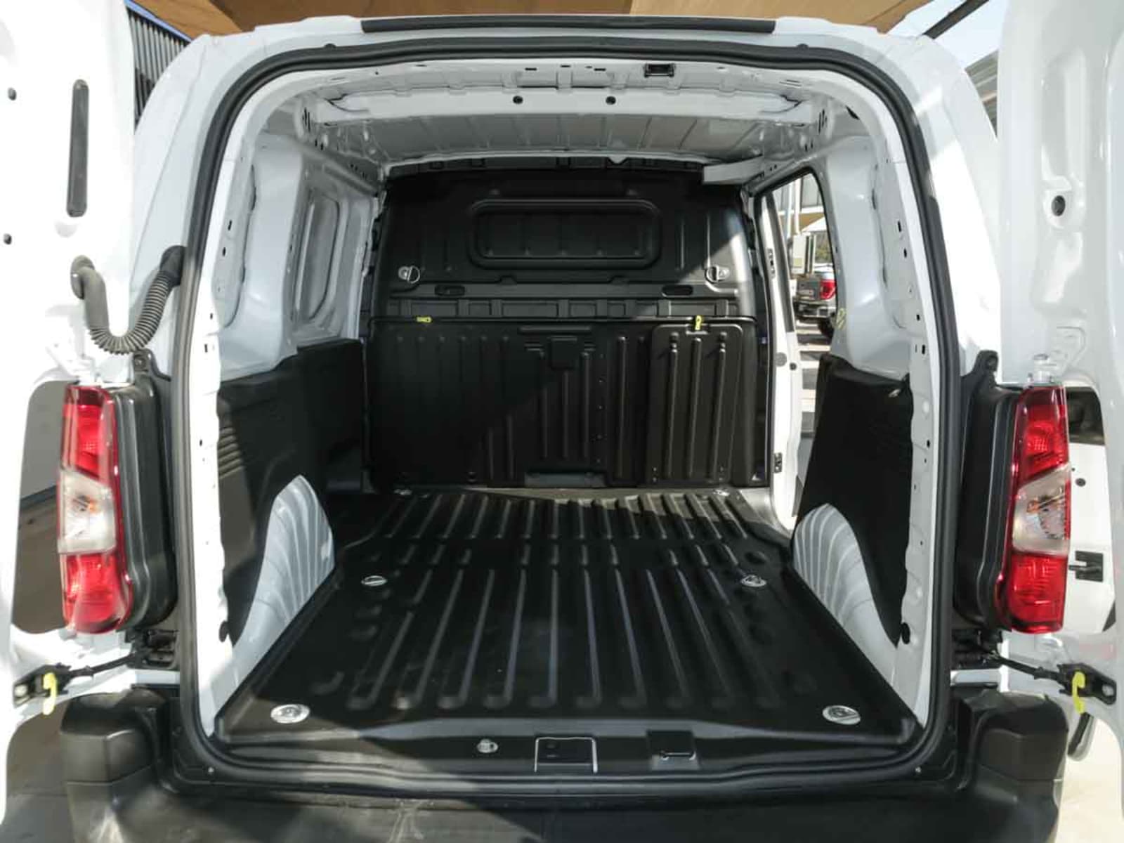PEUGEOT PARTNER MCA L1 DIESEL 100HP MT 2026 - Imagen 13 de 13