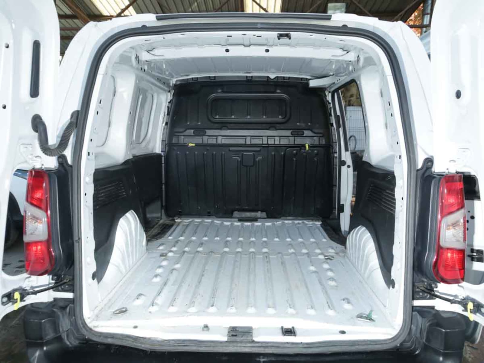 OPEL COMBO 1,5 TD 2024 - Imagen 12 de 12