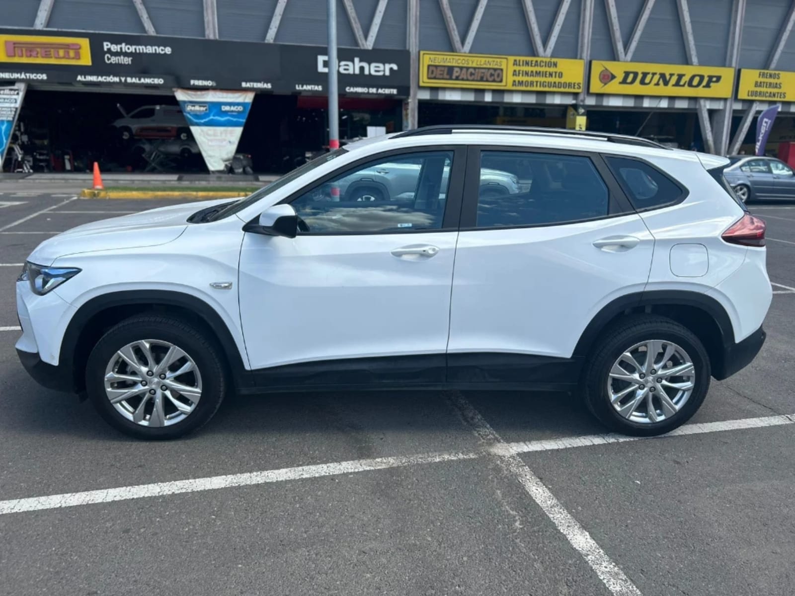 CHEVROLET TRACKER 1.2T LTZ R 4X2 AT 5P 2025 - Imagen 8 de 17