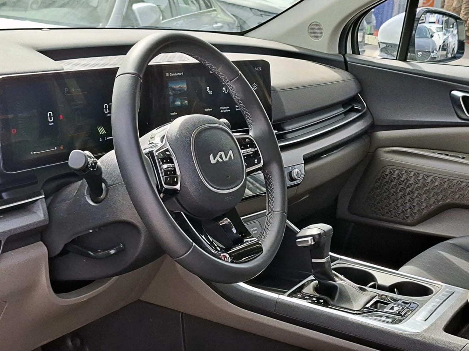 KIA CARNIVAL 2.2 EX LTD AT DIESEL 2025 - Imagen 8 de 20