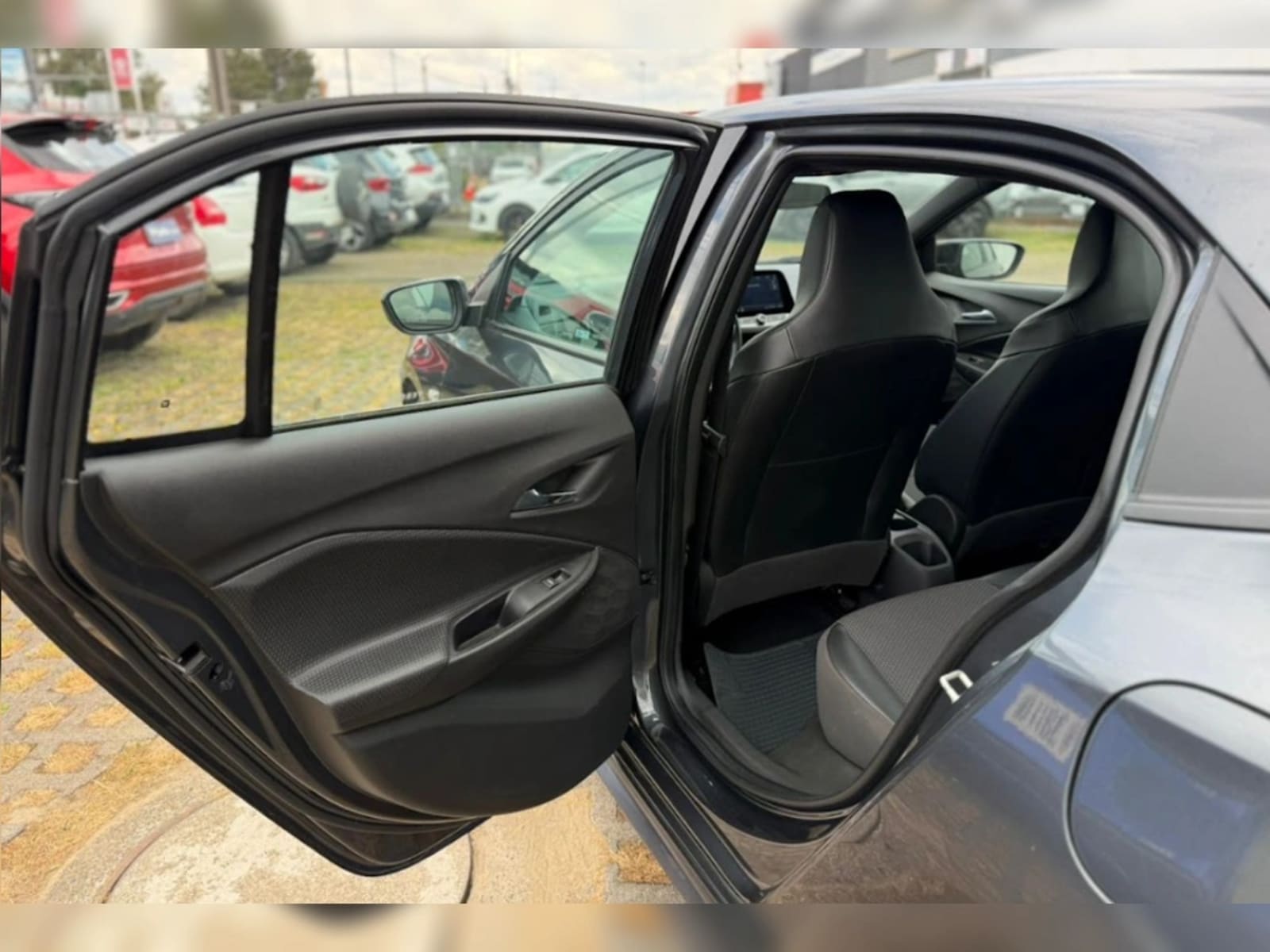 CHEVROLET ONIX 1.0T RS R 4X2 HB MT 5P 2024 - Imagen 11 de 20