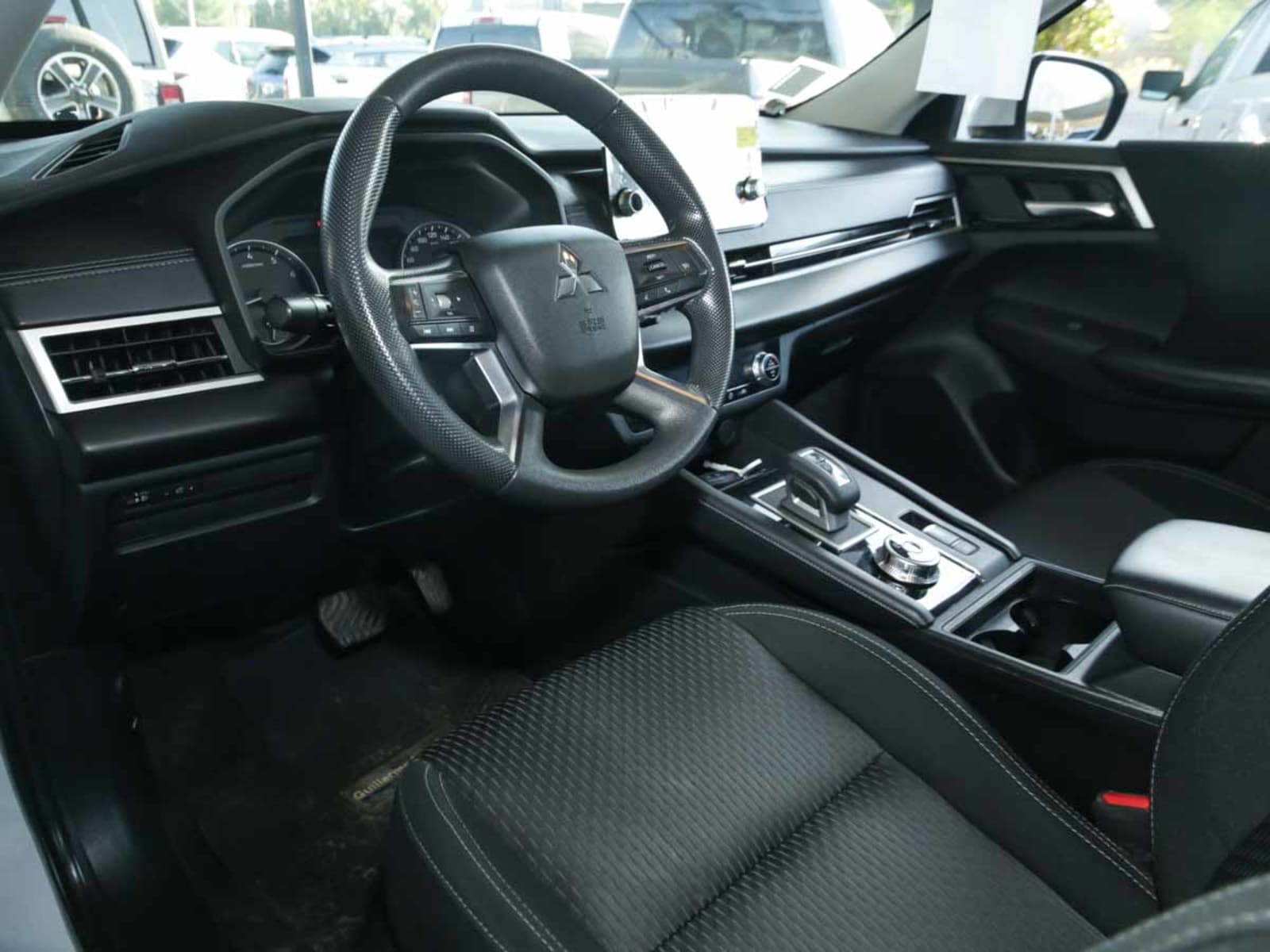 MITSUBISHI NEW OUTLANDER 4X2 AT GL 2023 - Imagen 8 de 13