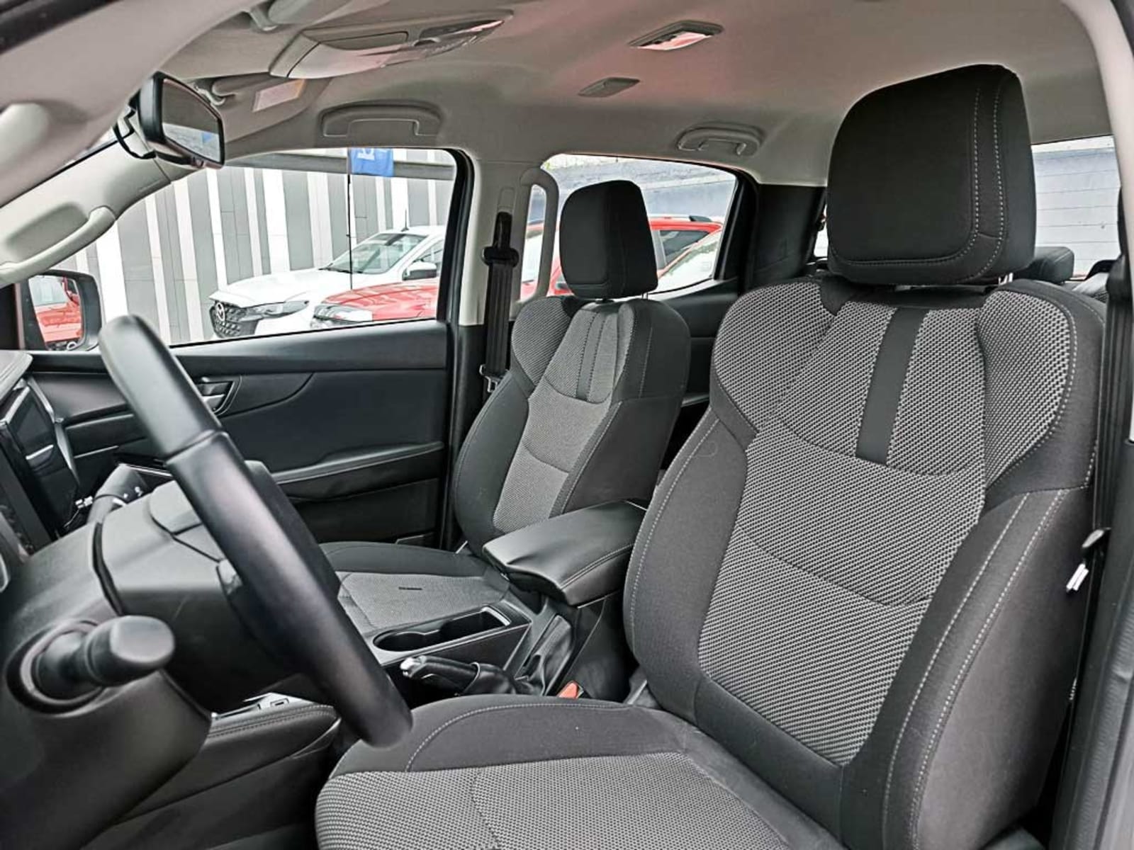 MAZDA BT-50 (IN) 3.0 DC HIGH AT 4X4 DIESEL 2025 - Imagen 9 de 17