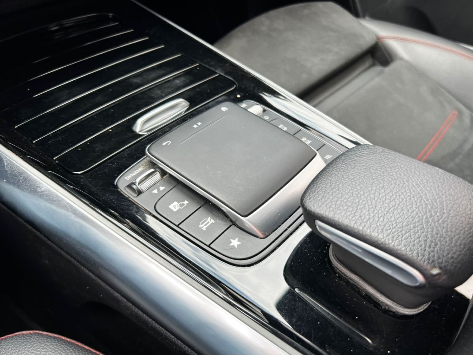MERCEDES-BENZ GLA 250 2.0 TURBO 4MATIC 2022 - Imagen 17 de 20