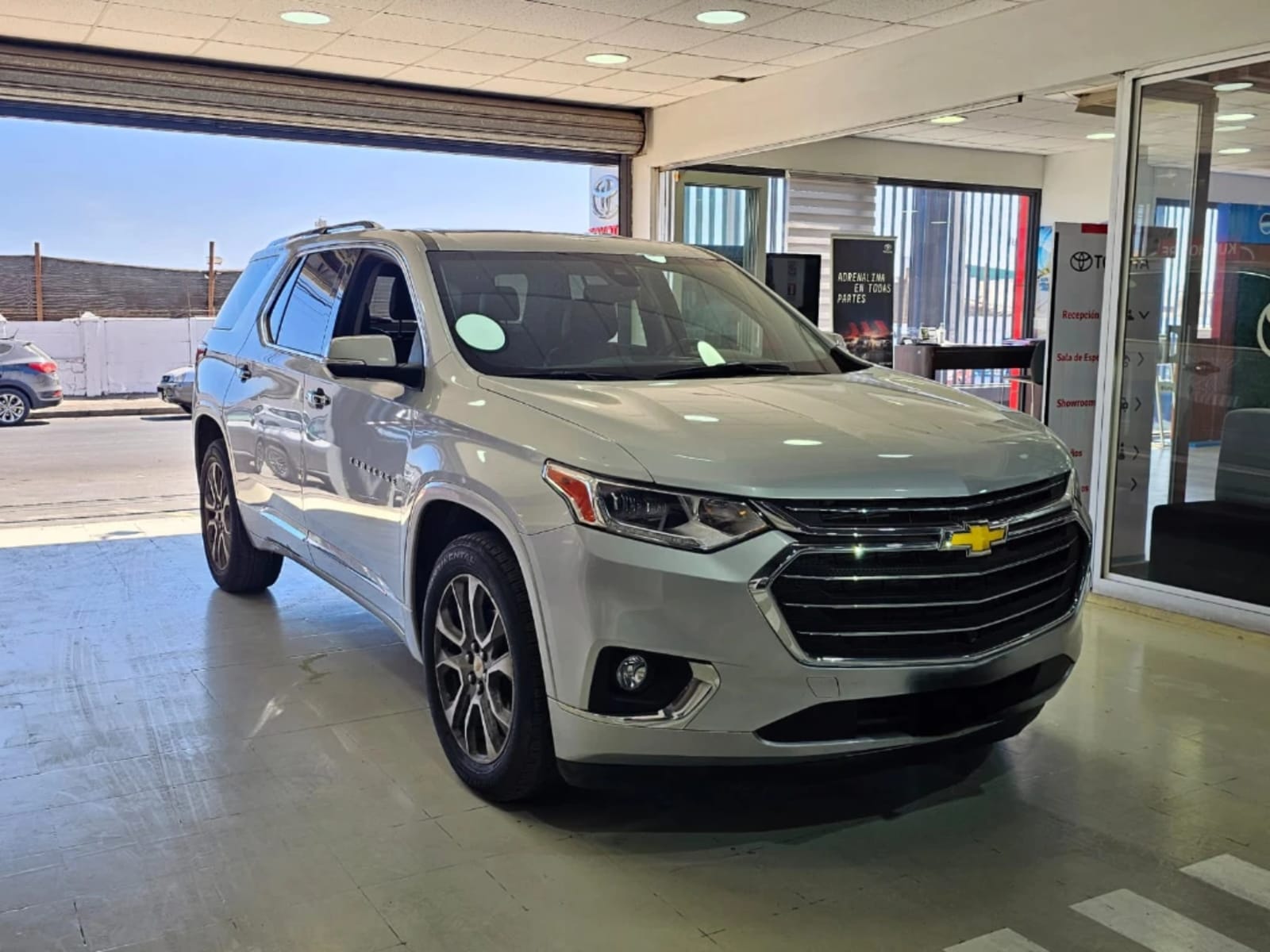 CHEVROLET TRAVERSE 3.6 PREMIER AWD 2021 - Imagen 3 de 20