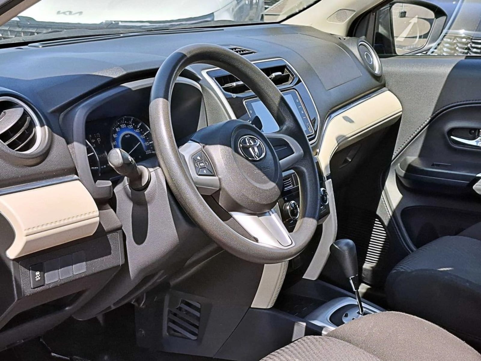 TOYOTA RUSH 1.5 XLI 4X2 AT 5P 2023 - Imagen 10 de 18