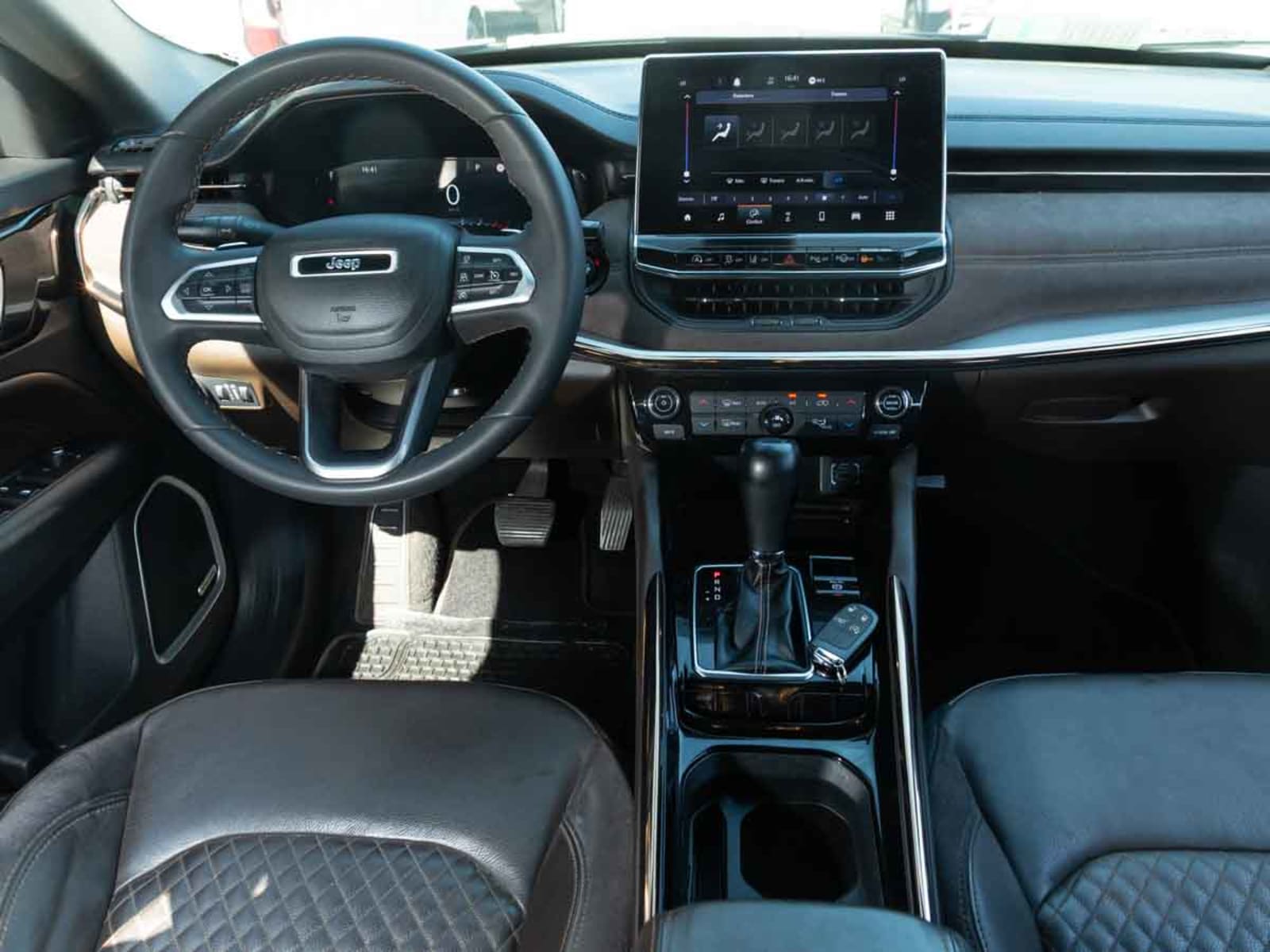JEEP COMMANDER OVERLAND 1.3T 2023 - Imagen 13 de 15