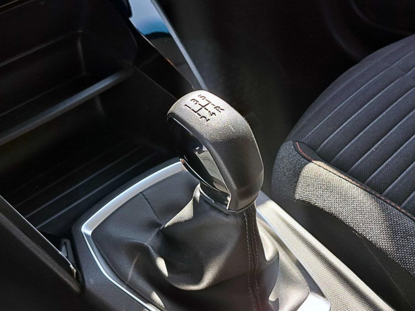 PEUGEOT 208 PURETECH 75 1.2 2022 - Imagen 18 de 18