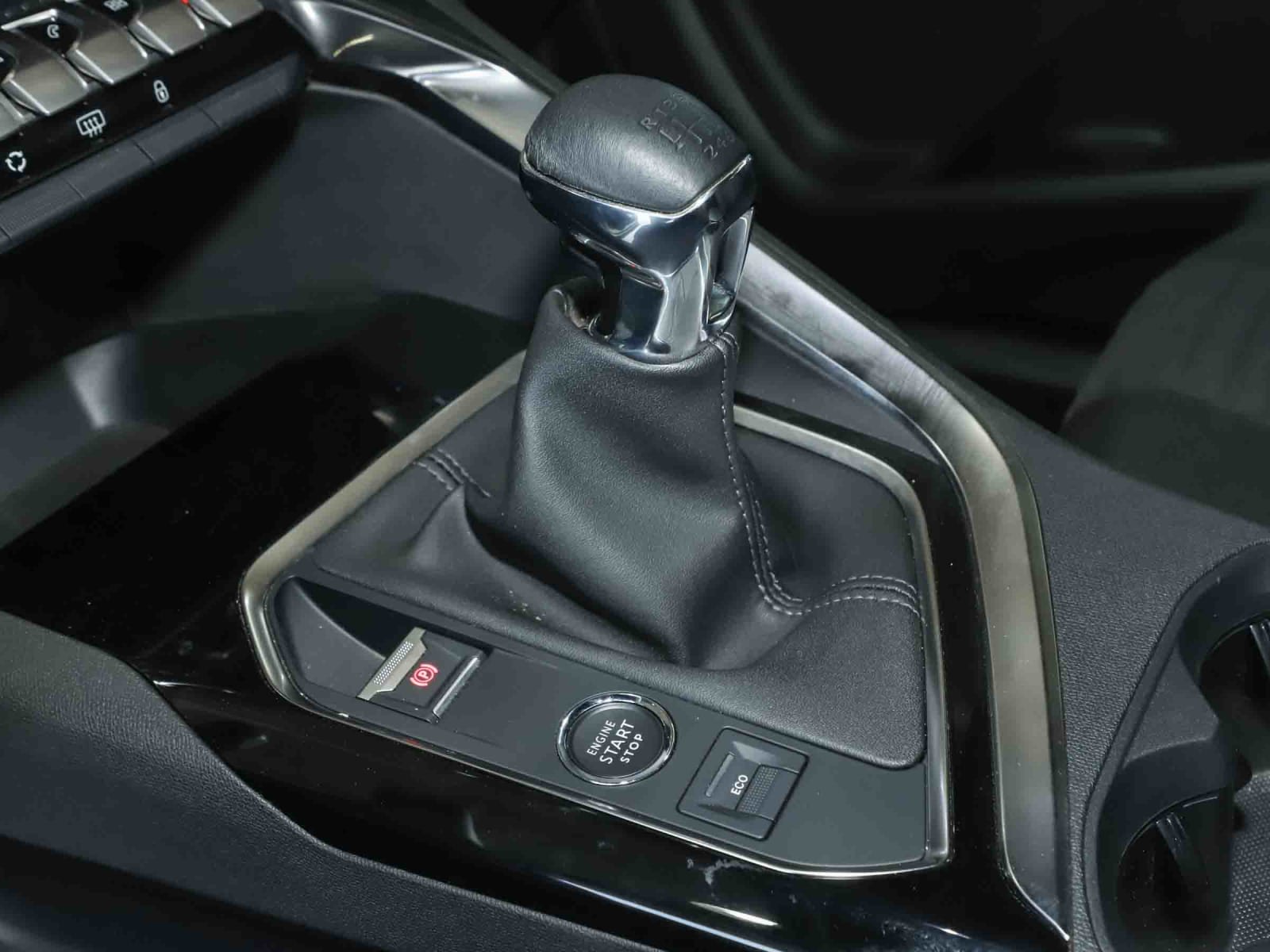 PEUGEOT 3008 PURETECH 1.2 2025 - Imagen 9 de 13