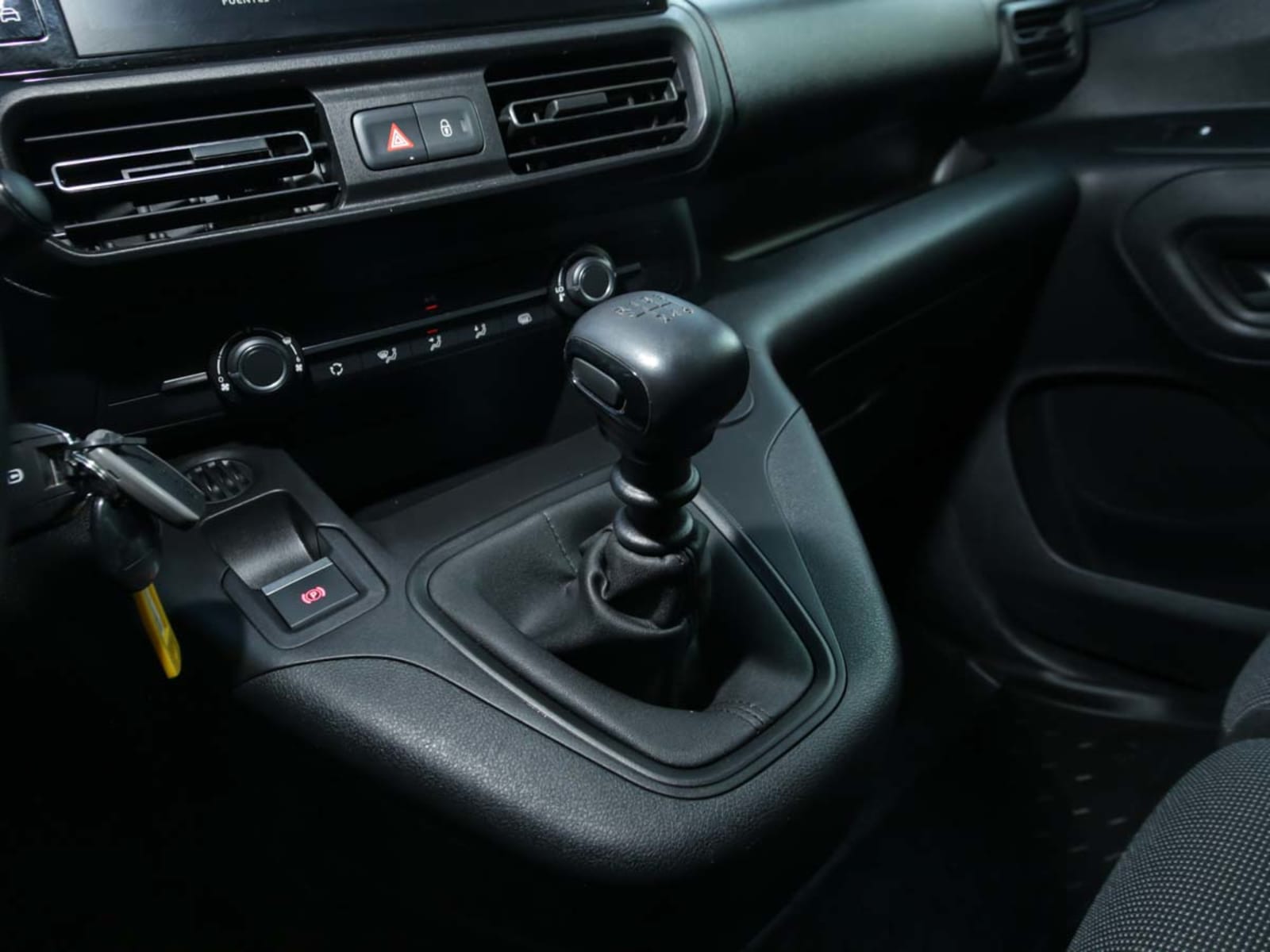 PEUGEOT PARTNER MCA L1 BLUEHDI 100 2025 - Imagen 9 de 13