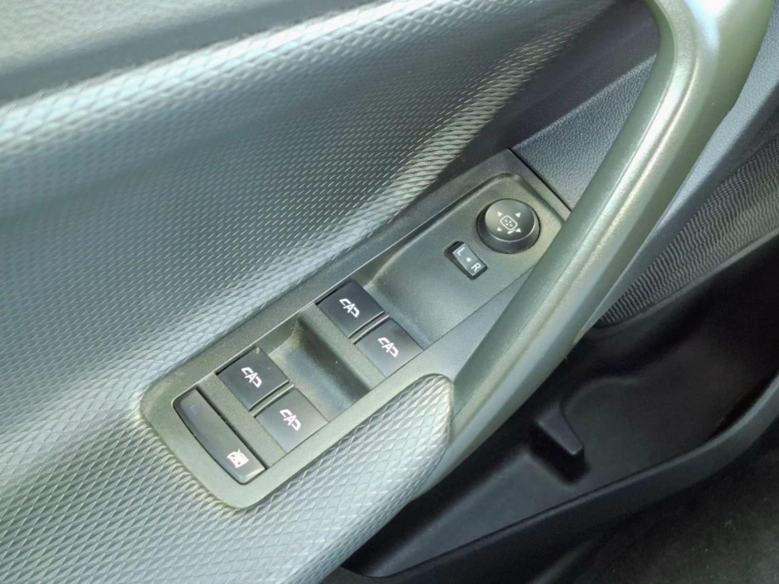 CHEVROLET TRACKER 1.2T LTZ R 4X2 AT 5P 2025 - Imagen 11 de 20