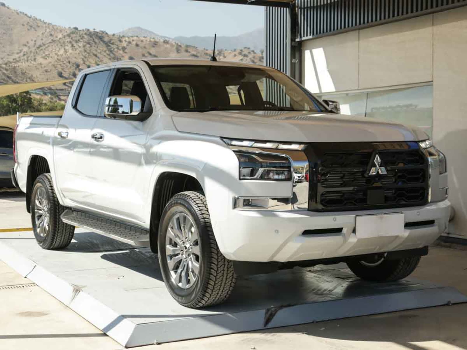MITSUBISHI L-200 DAKAR CRS AT 2.5 D/C 4X4 TD 2025 - Imagen 3 de 15