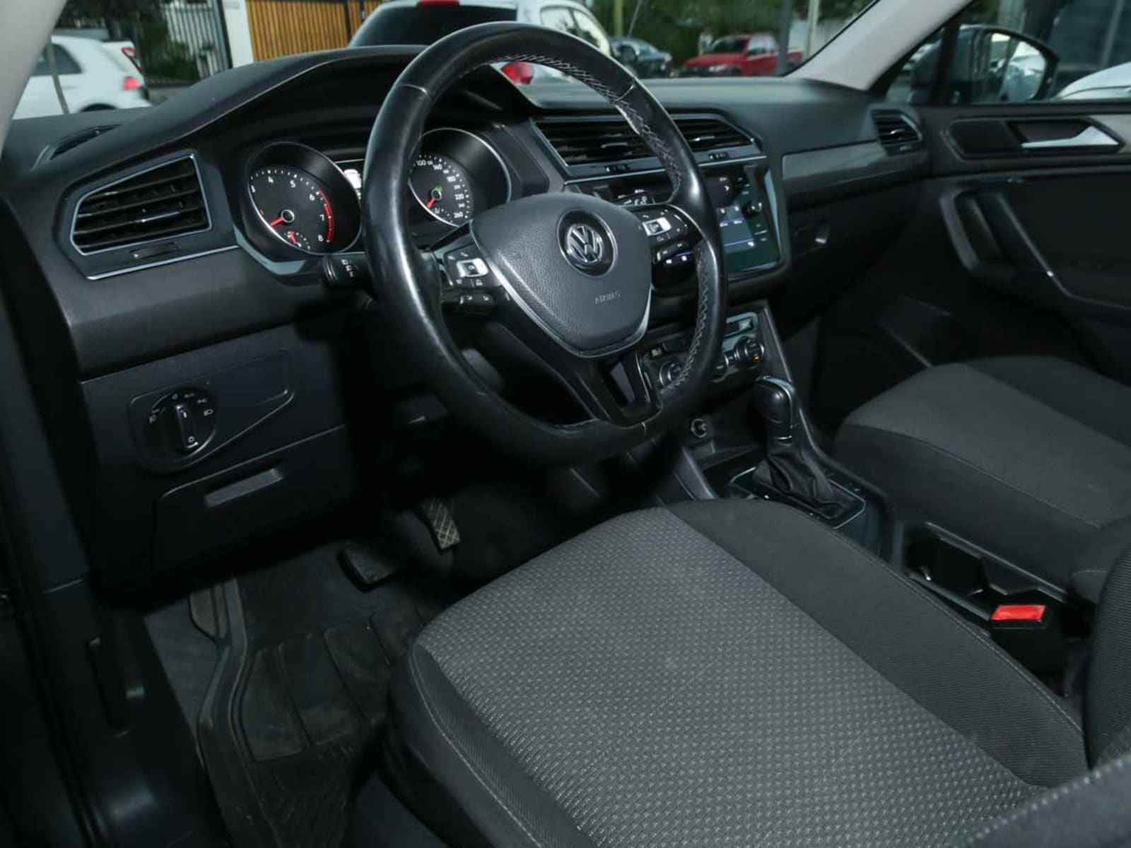 VOLKSWAGEN TIGUAN FULL 2018 - Imagen 8 de 13