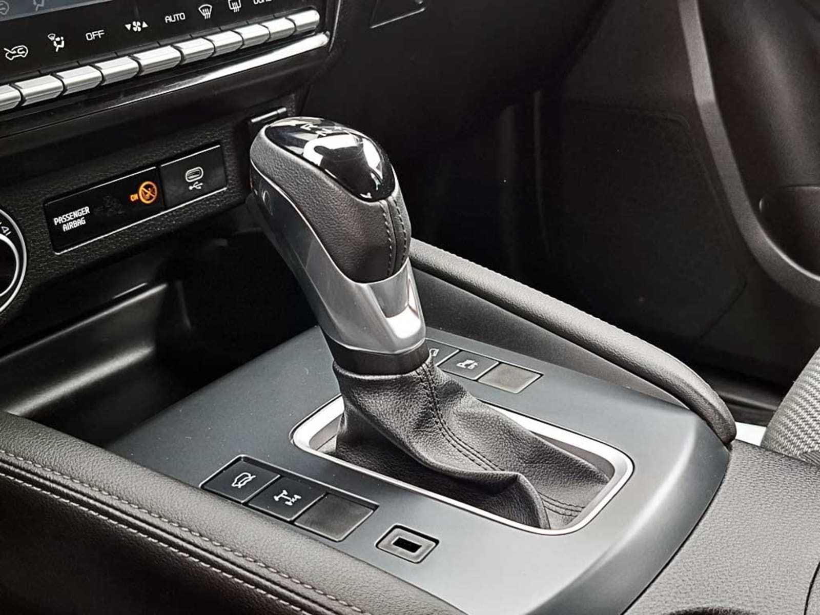 MAZDA BT-50 (IN) 3.0 DC HIGH AT 4X4 DIESEL 2025 - Imagen 15 de 17