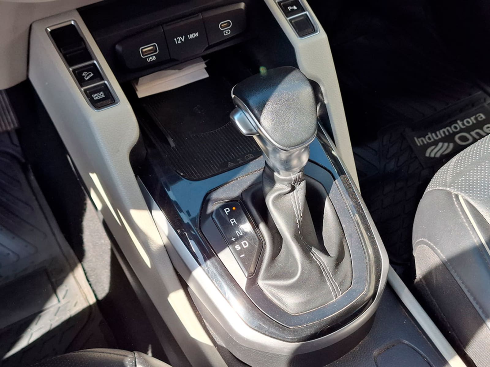 KIA CARENS EX 1.5 AUT 2023 - Imagen 17 de 20