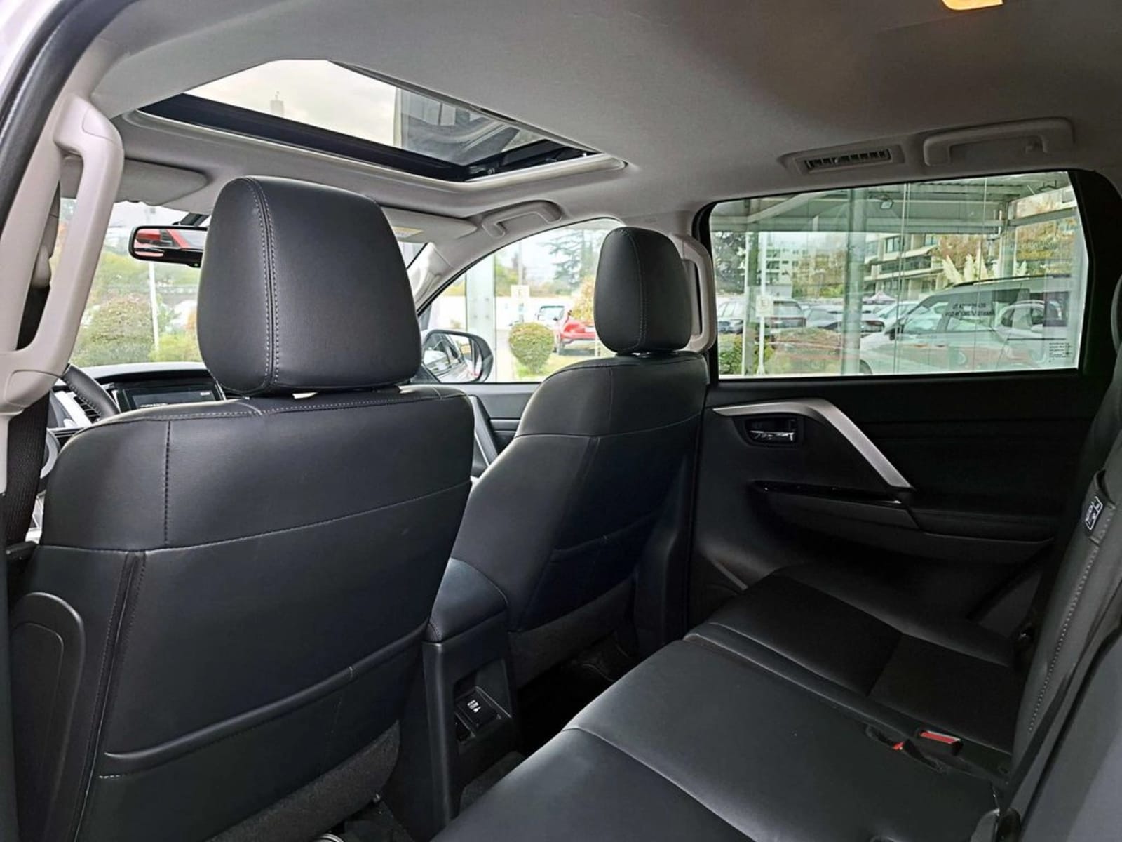 MITSUBISHI MONTERO SPORT 3.0 AT 4X4 2025 - Imagen 13 de 20