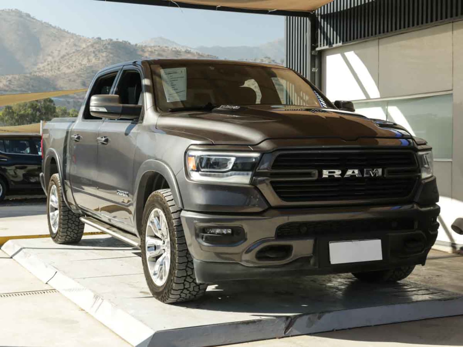 RAM 1500 DT CREW CAB LARAMIE 5.7L SPORT 2022 - Imagen 3 de 14