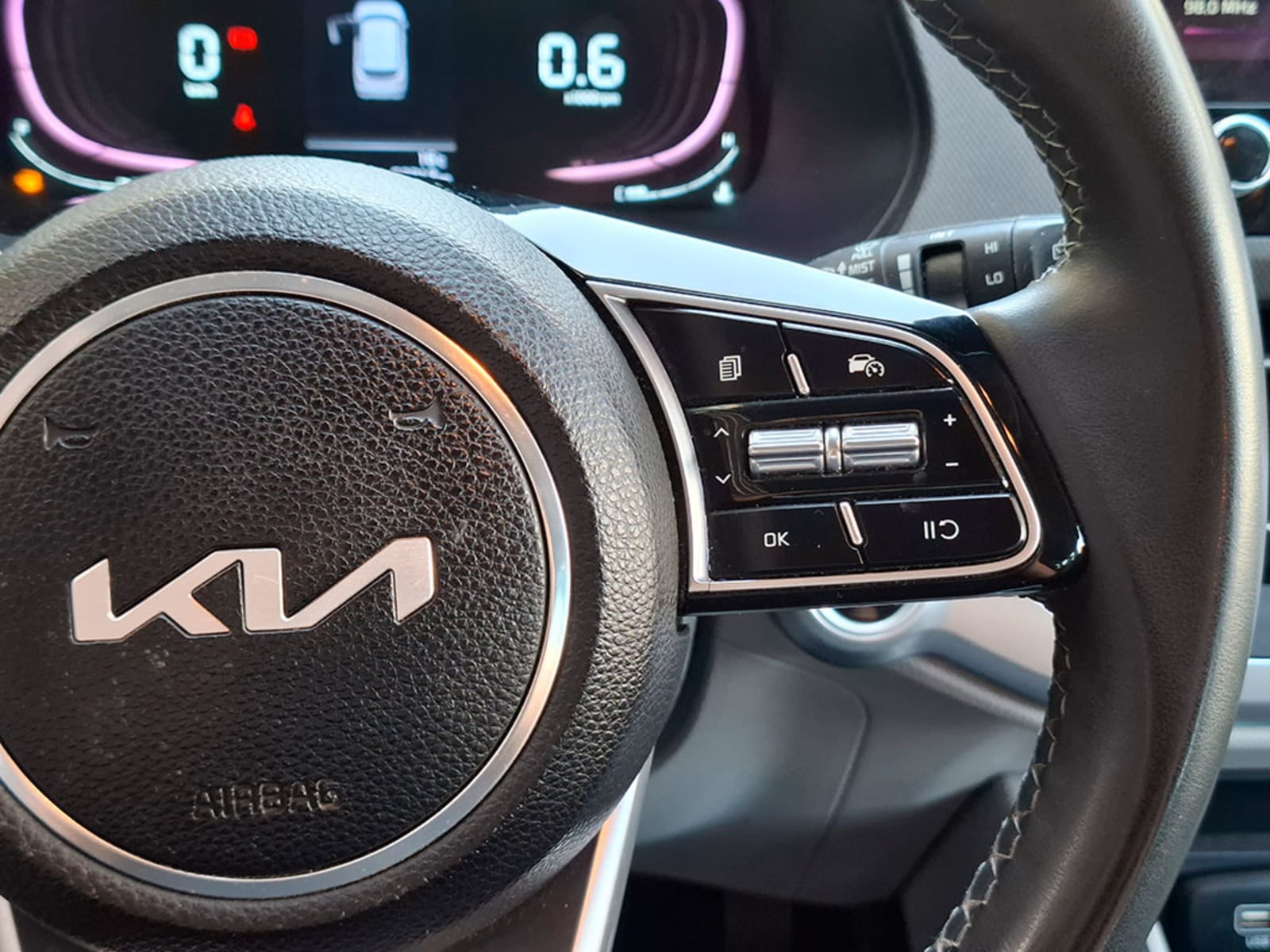 KIA CARENS 1.4 EX 7DCT TURBO-GDI FULL 7P 2024 - Imagen 12 de 20