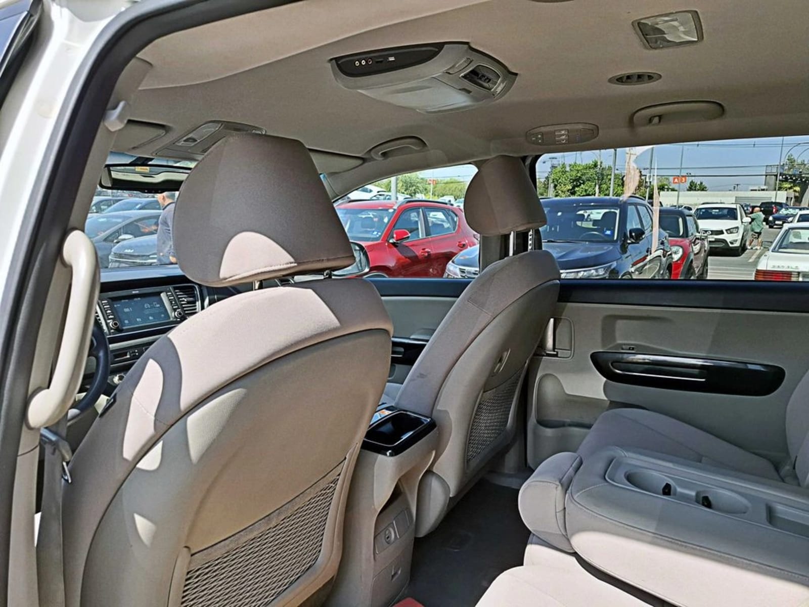 KIA CARNIVAL 3.3 EX 4X2 2020 - Imagen 12 de 19