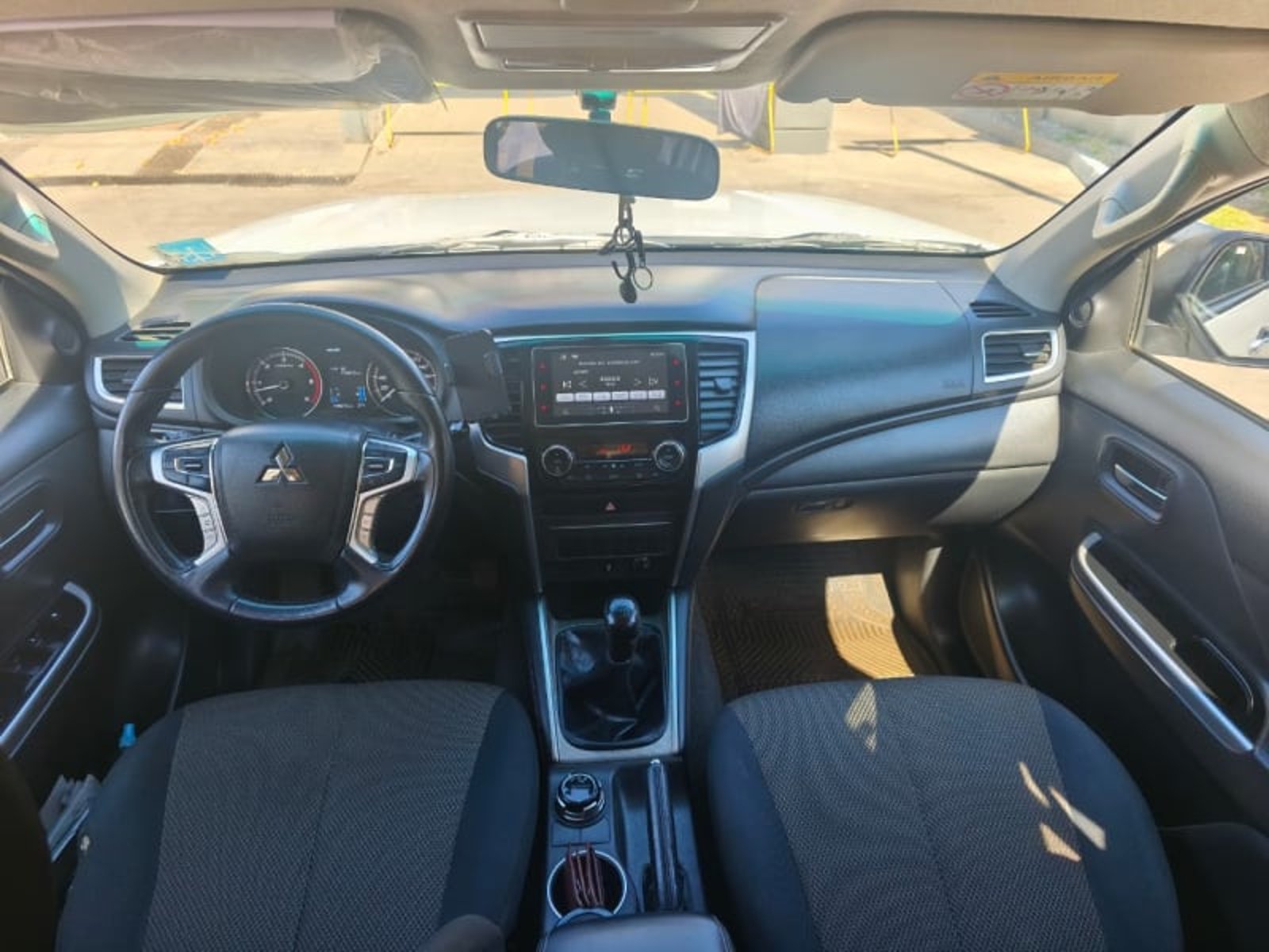 Mitsubishi L-200 2.4 DAKAR CRT MT 4X4 DIESEL 2019 - Foto 5 de 8