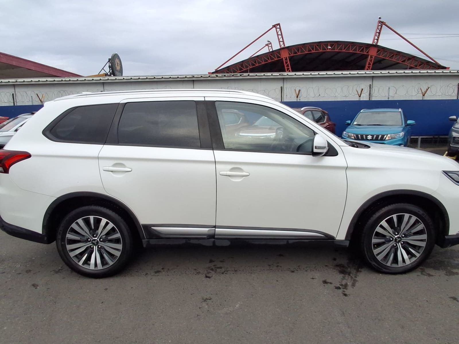 Mitsubishi Outlander 2.0 Glx 4x2 At 5p 2023 - Imagen 8 de 8