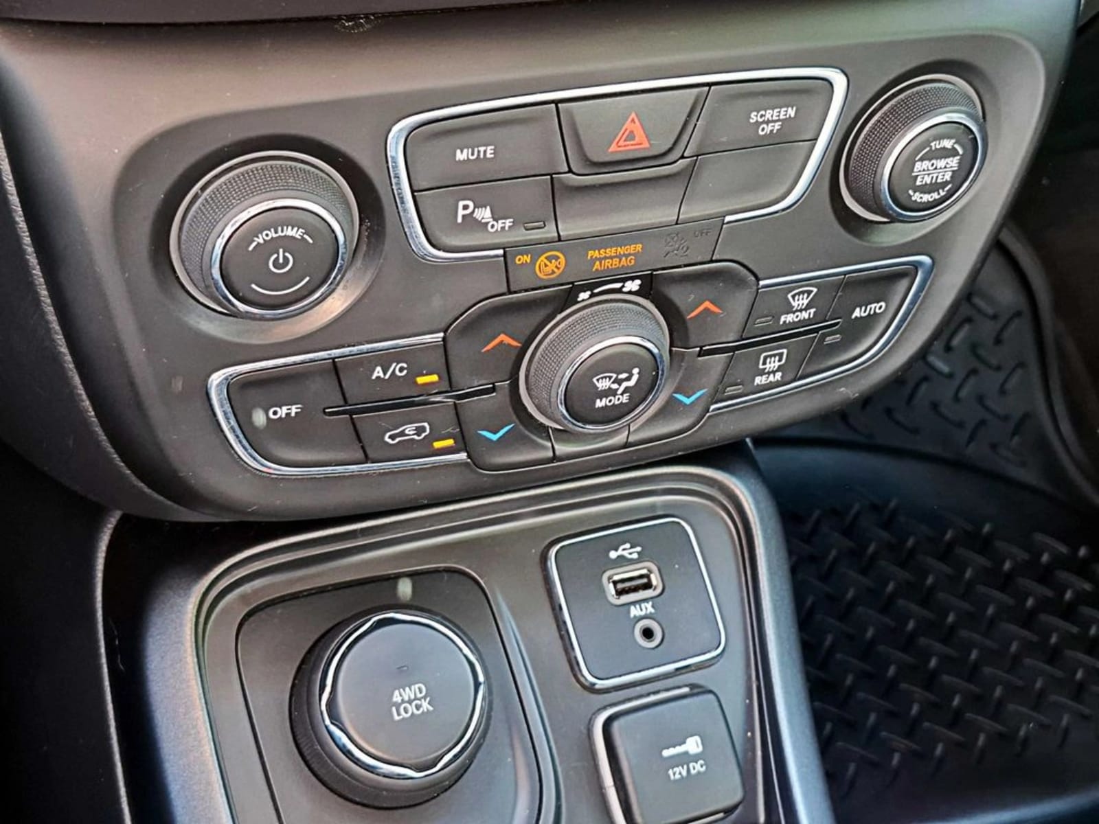 JEEP COMPASS 2.4 LONGITUDE 4X4 5P 2019 - Imagen 19 de 20